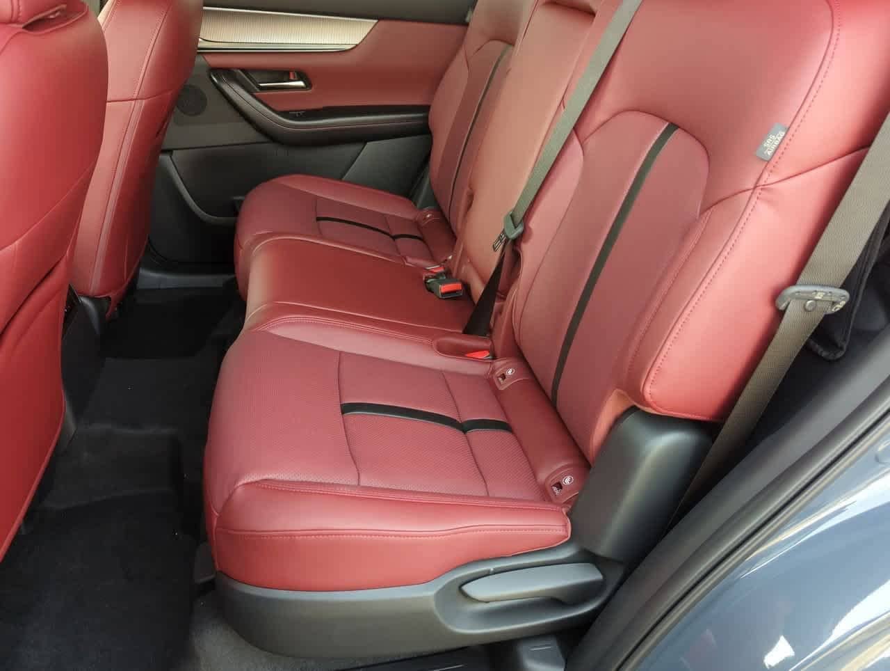 Thumbnail: 2025 Mazda CX-70 - 18