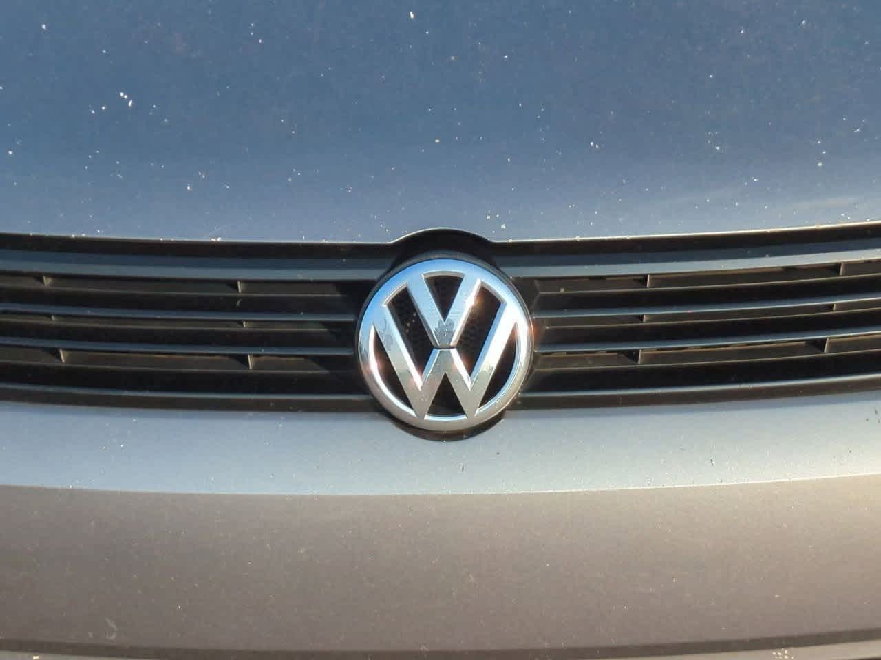 Thumbnail: 2013 Volkswagen Jetta - 10
