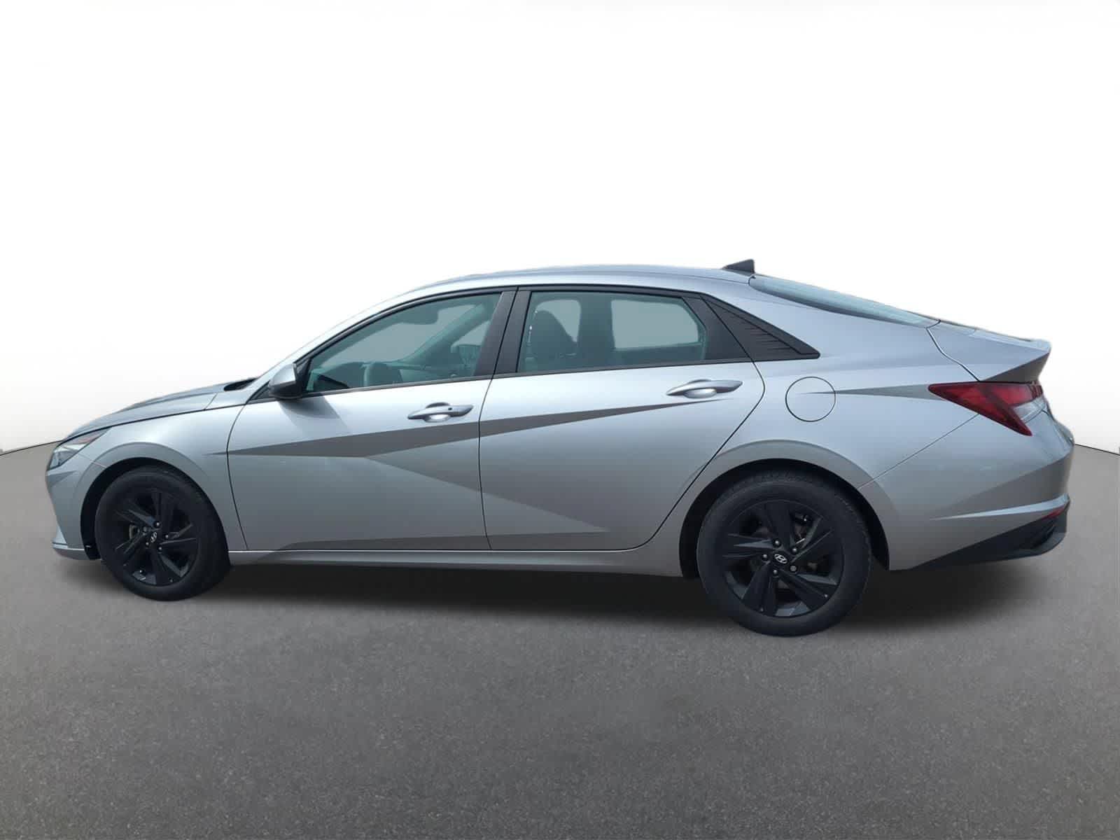Thumbnail: 2022 Hyundai Elantra - 3