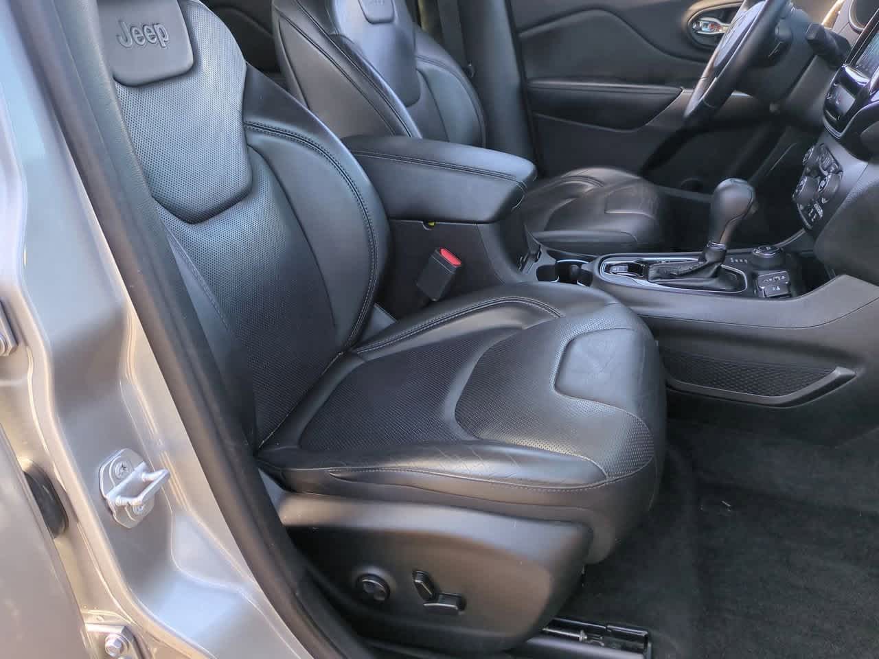 Thumbnail: 2019 Jeep Cherokee - 20