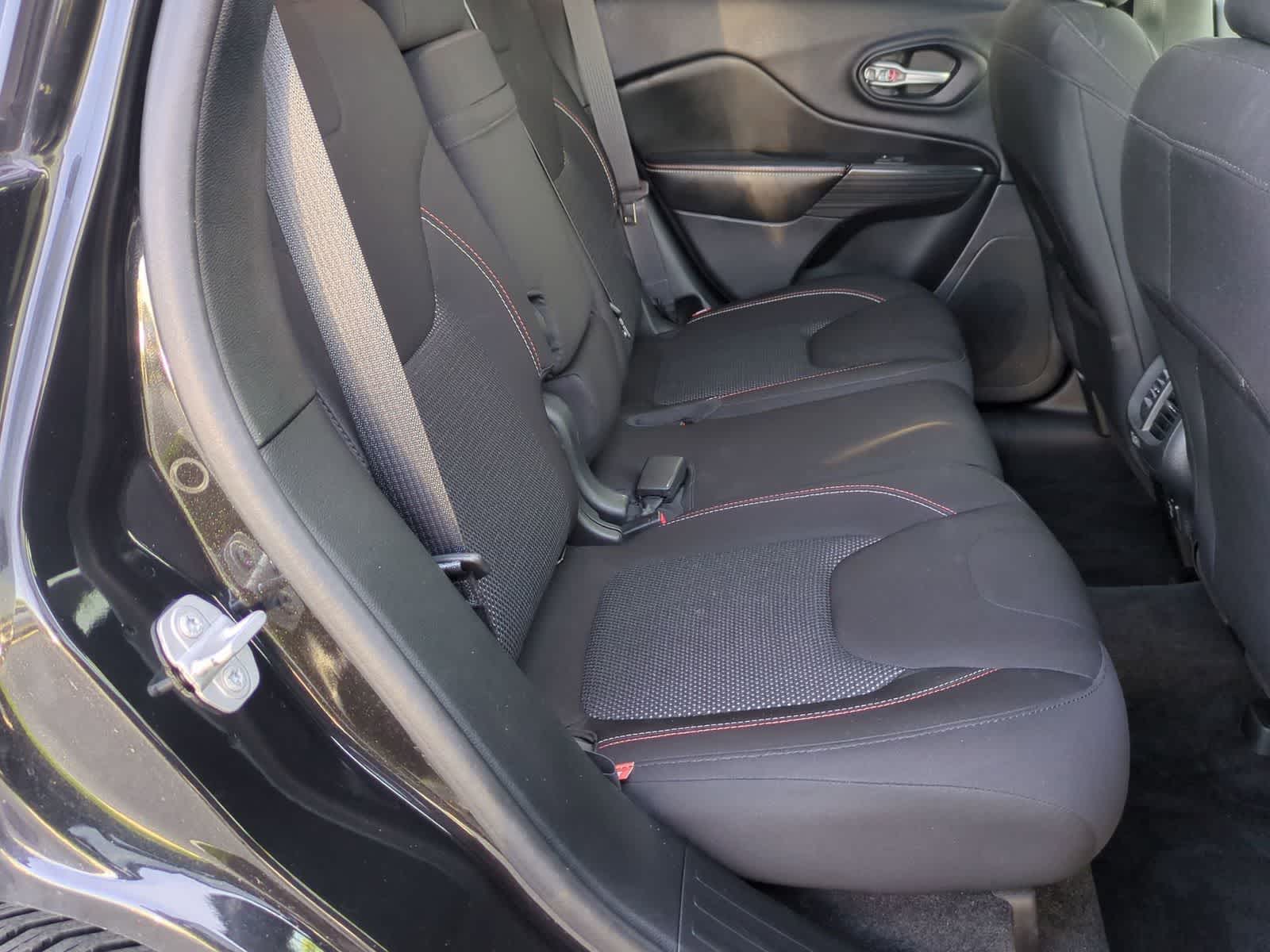 Thumbnail: 2016 Jeep Cherokee - 20