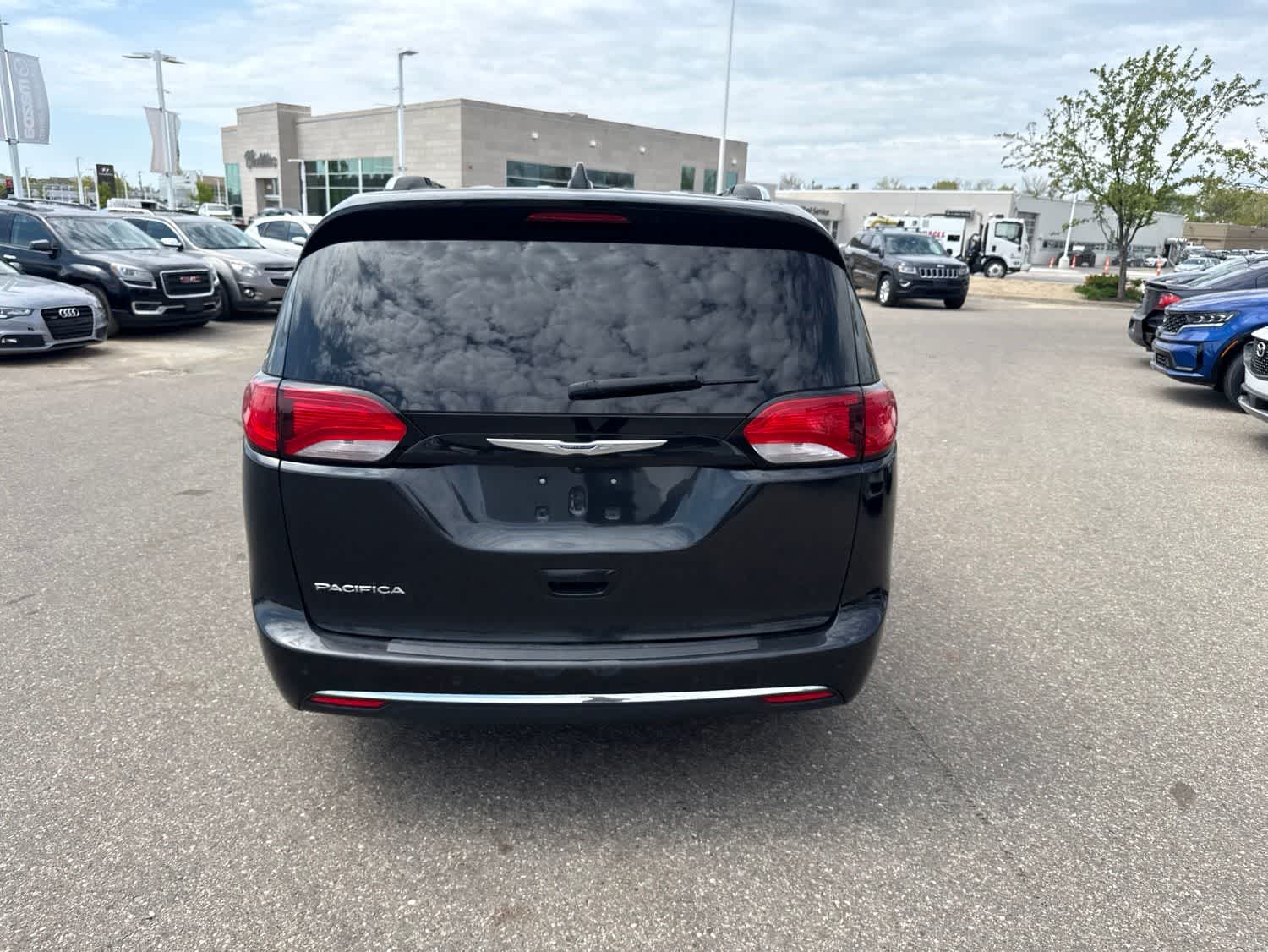 Thumbnail: 2019 Chrysler Pacifica - 6