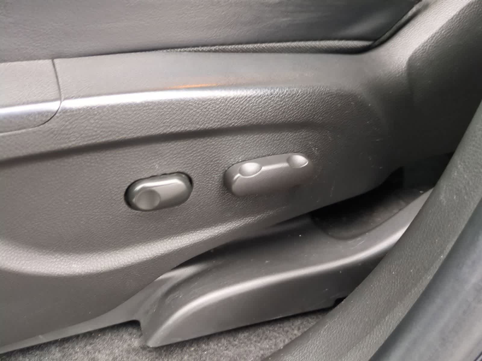 Thumbnail: 2022 Chevrolet Trax - 16