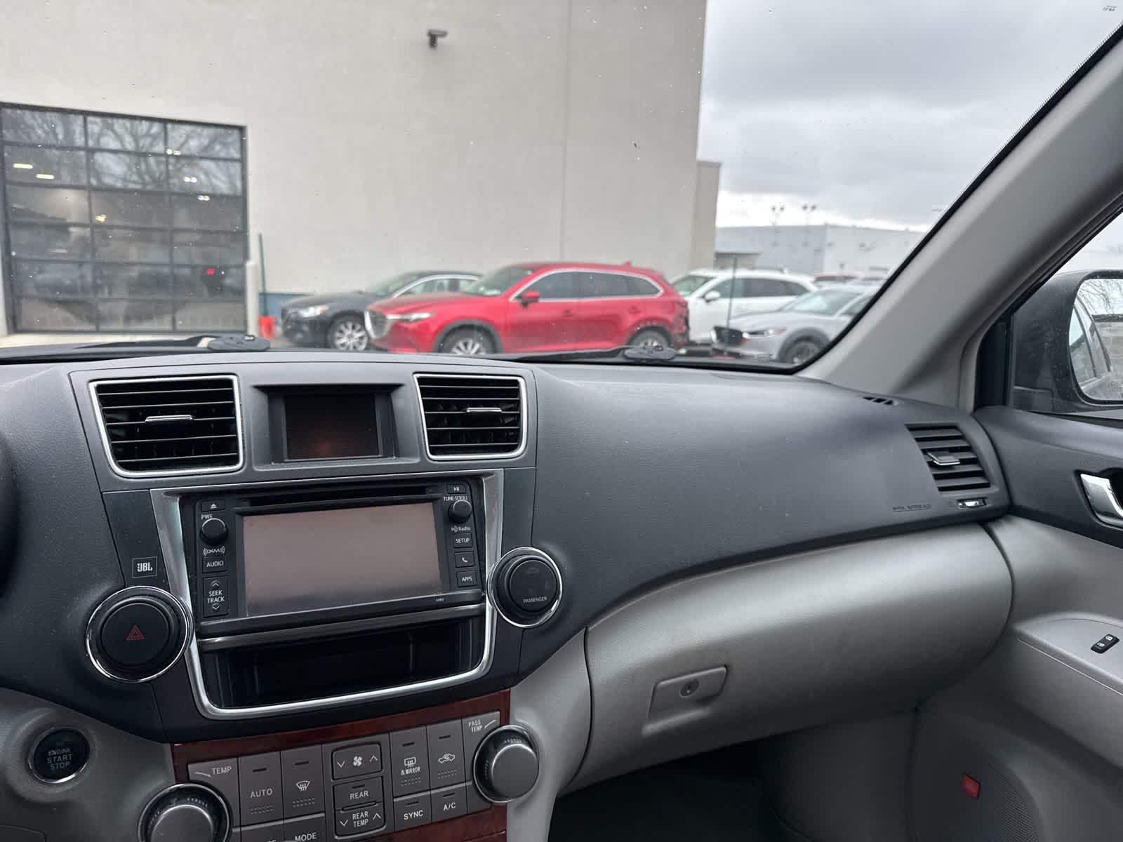 Thumbnail: 2013 Toyota Highlander - 17