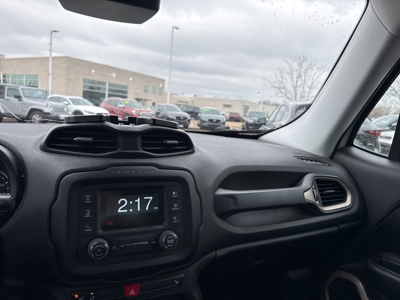 Thumbnail: 2016 Jeep Renegade - 21