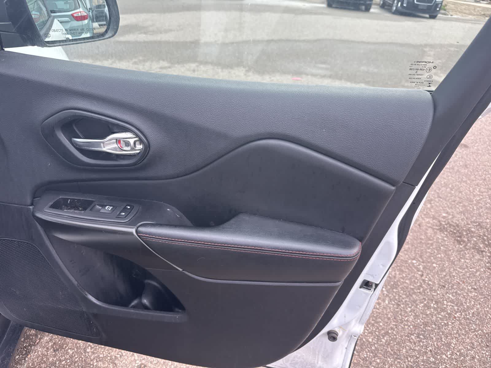 Thumbnail: 2019 Jeep Cherokee - 26