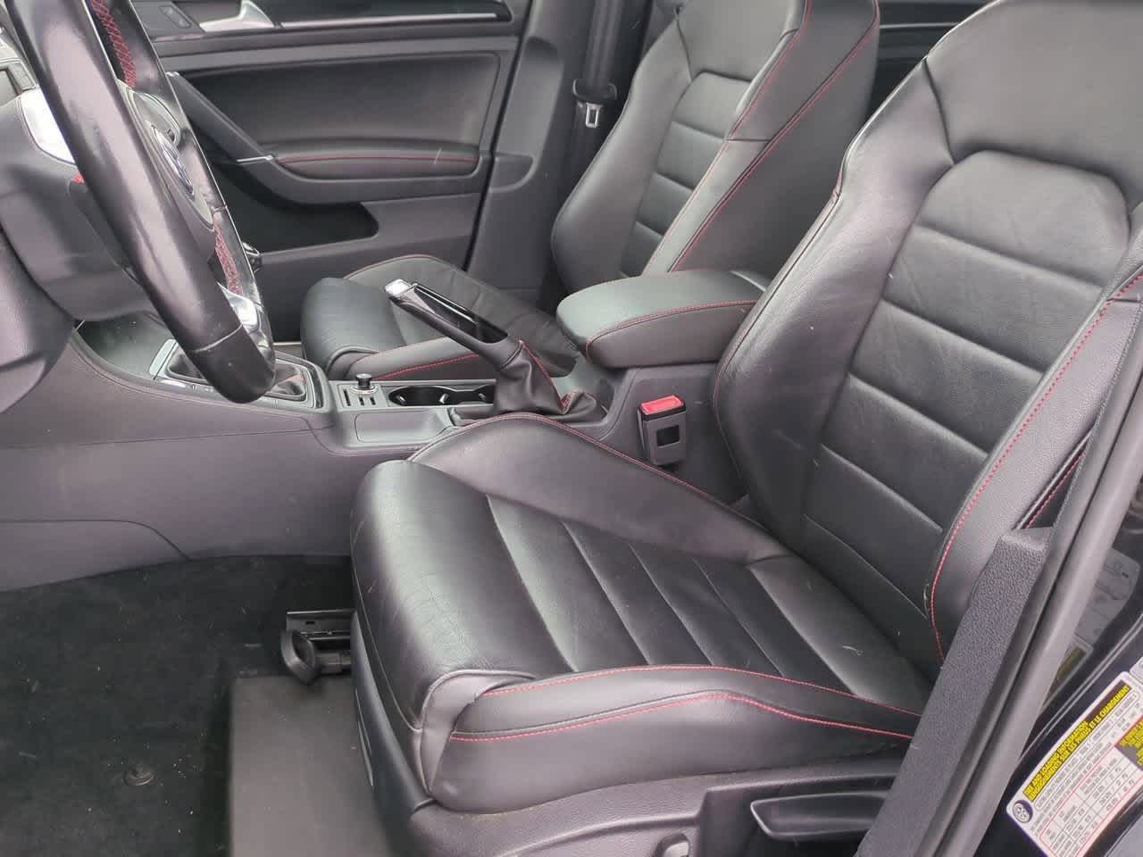 Thumbnail: 2016 Volkswagen Golf - 15