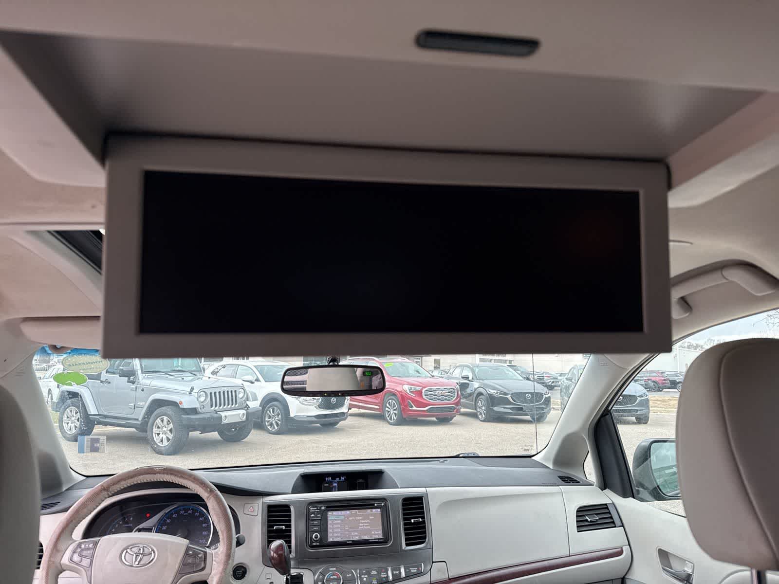 Thumbnail: 2013 Toyota Sienna - 17