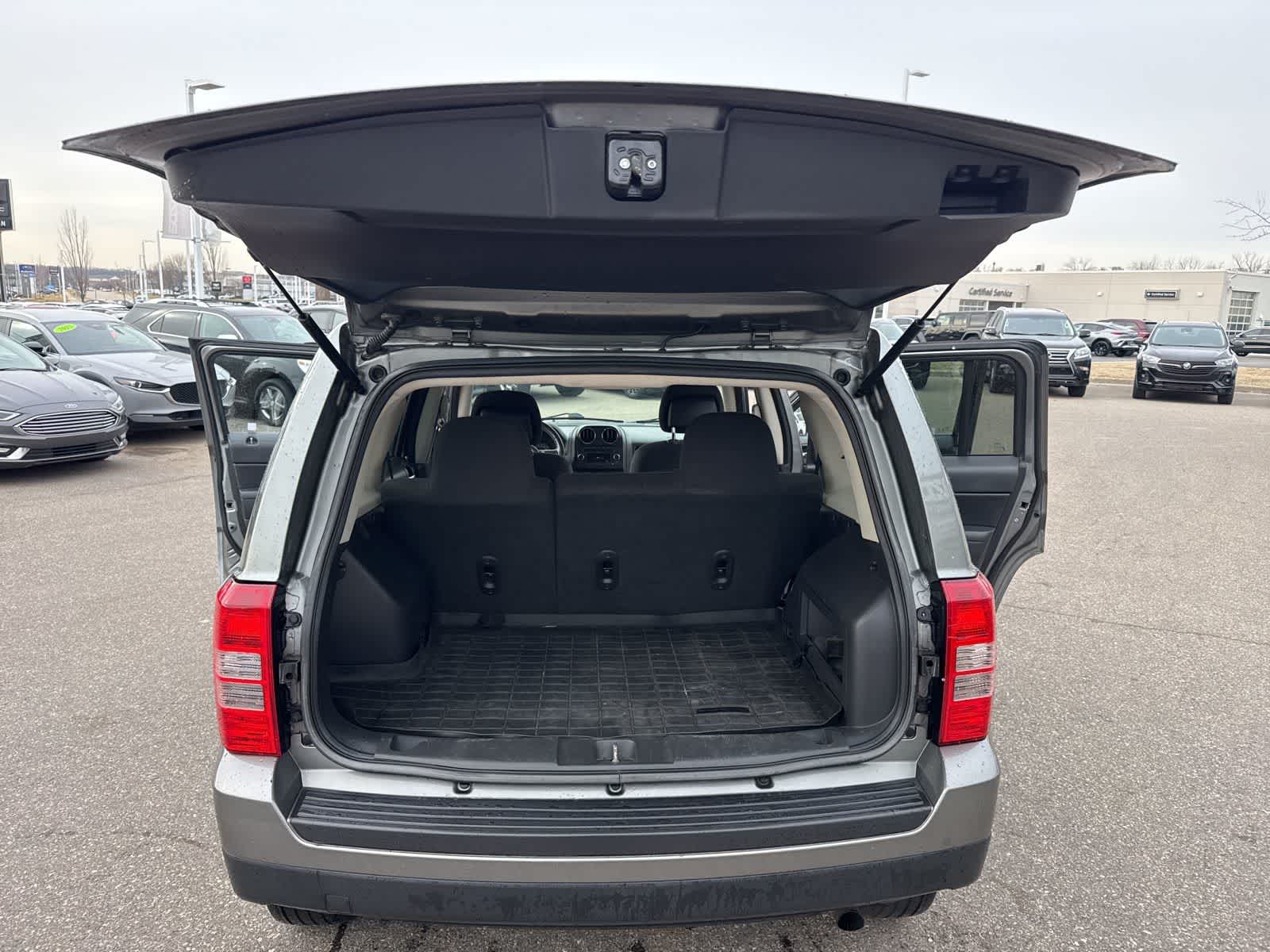 Thumbnail: 2014 Jeep Patriot - 21