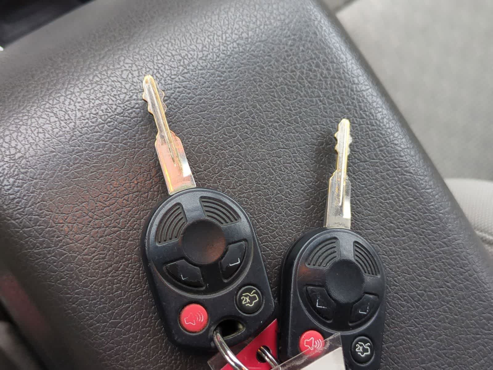 Thumbnail: 2010 Ford Fusion - 32