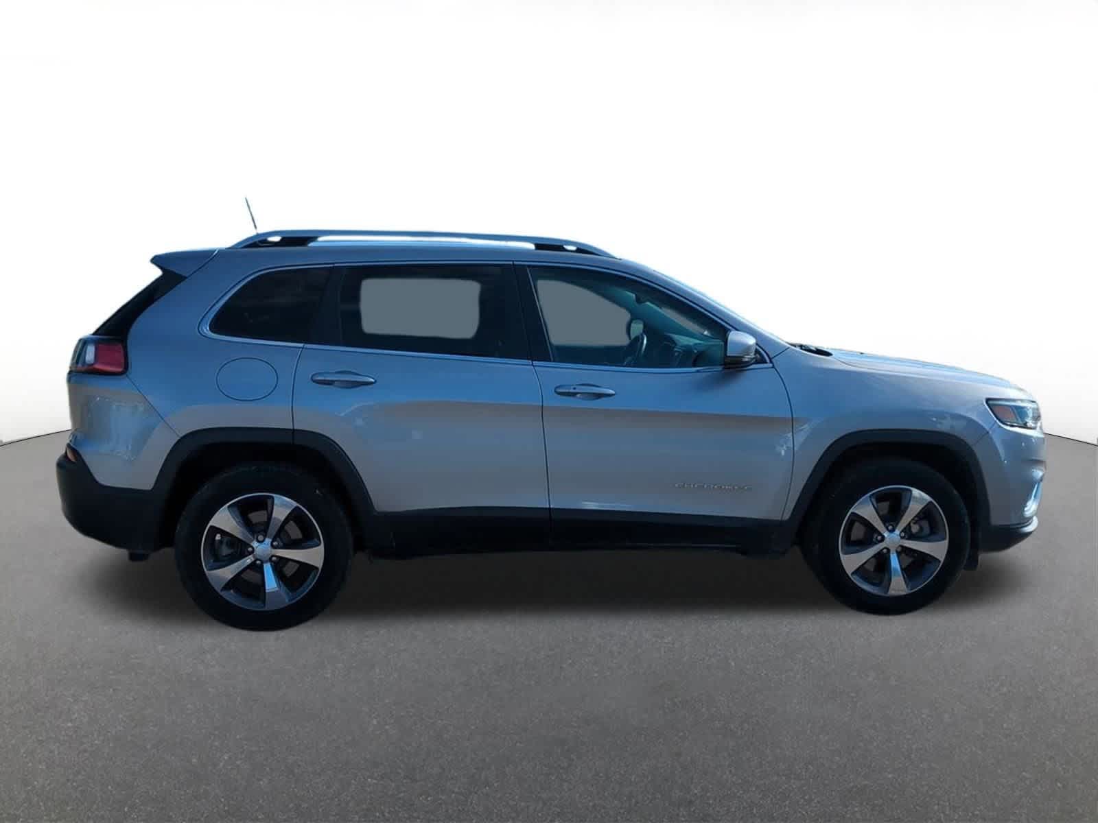 Thumbnail: 2019 Jeep Cherokee - 7