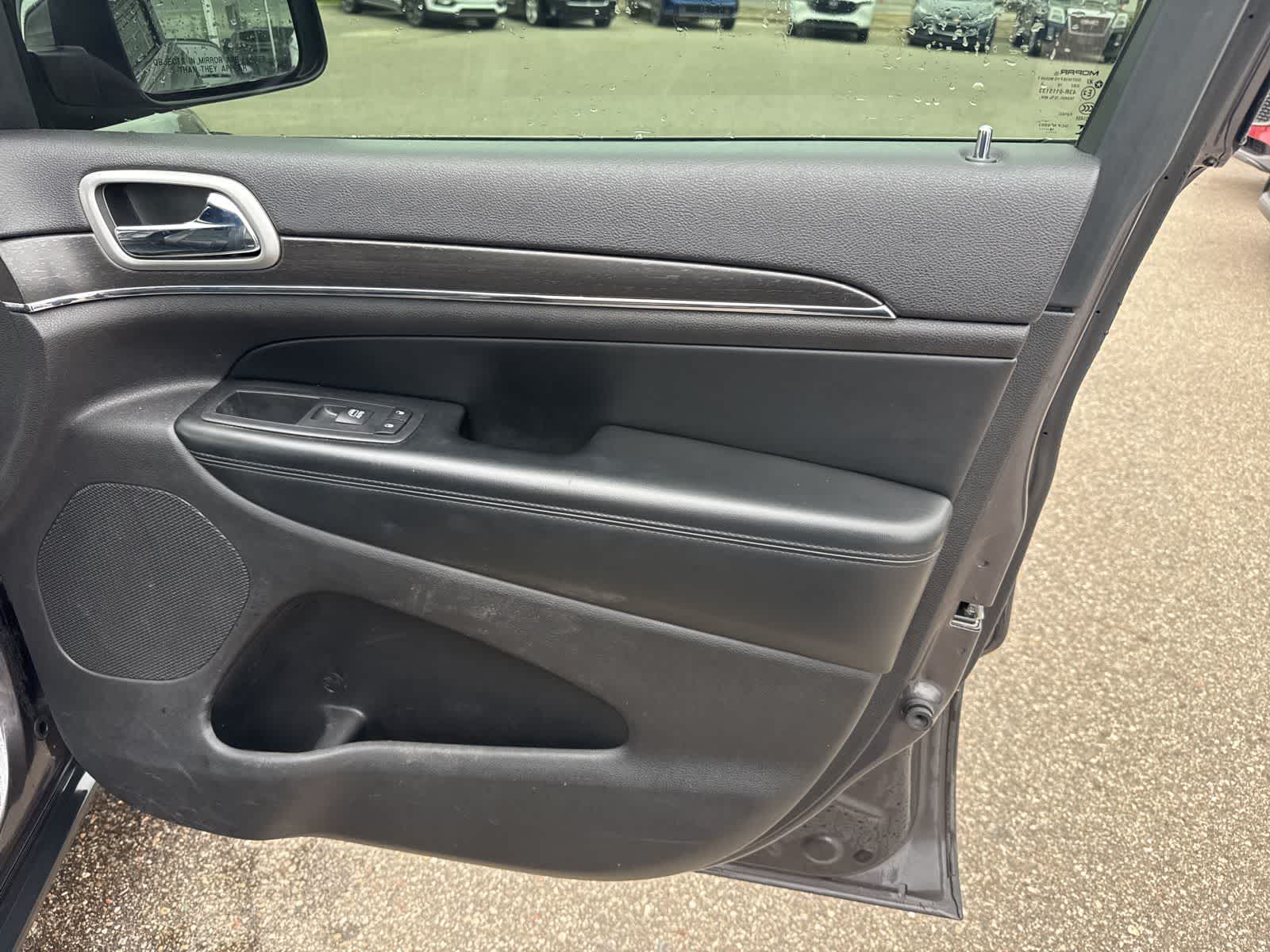 Thumbnail: 2018 Jeep Grand Cherokee - 28