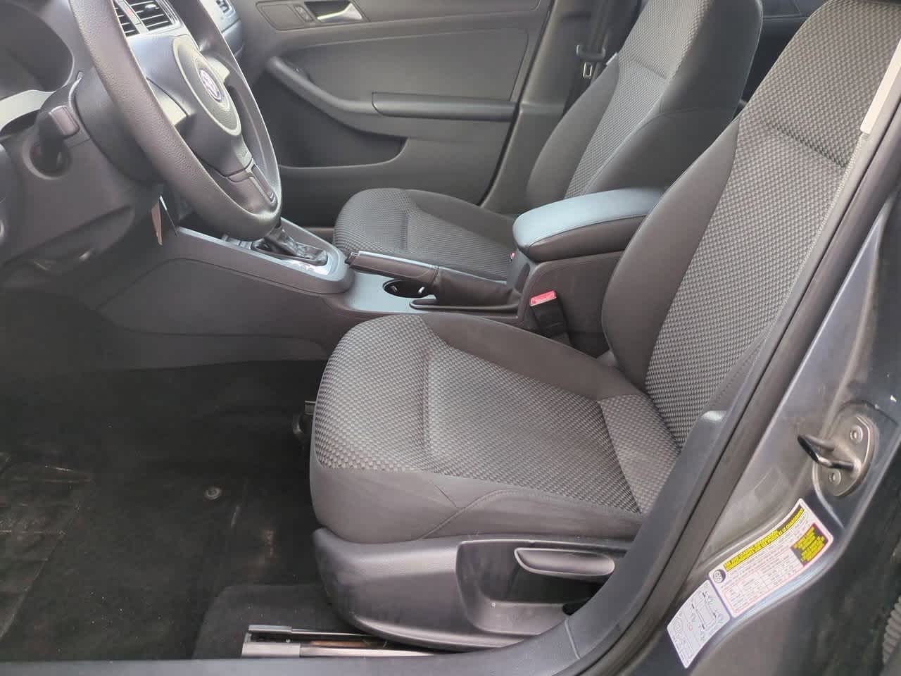 Thumbnail: 2013 Volkswagen Jetta - 14