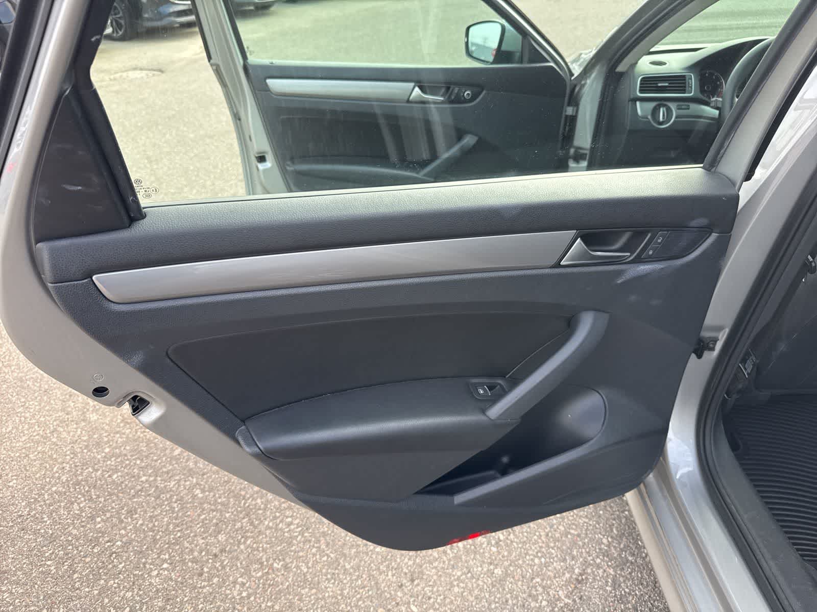 Thumbnail: 2013 Volkswagen Passat - 19