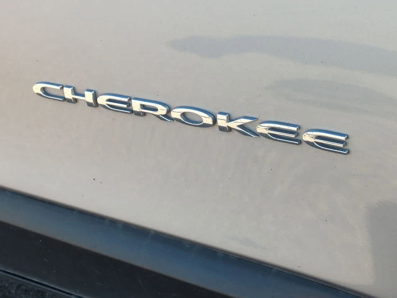 Thumbnail: 2019 Jeep Cherokee - 12