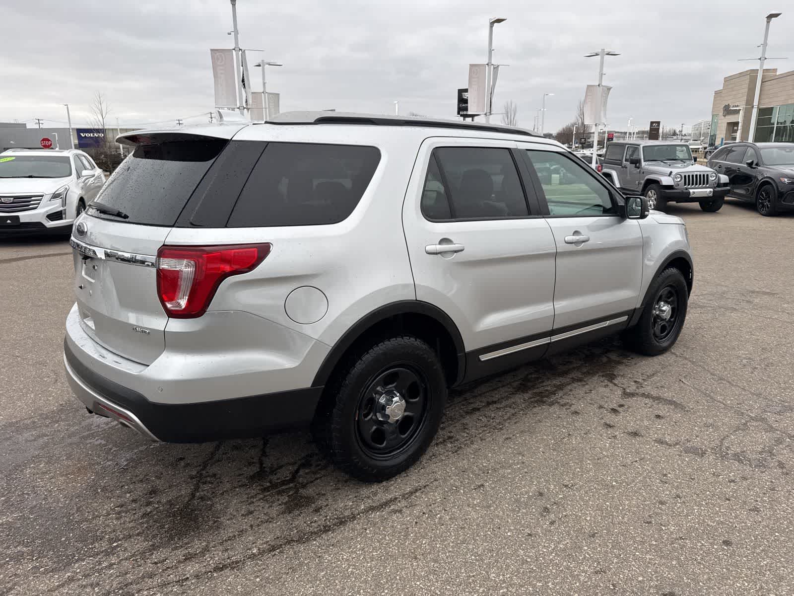 Thumbnail: 2016 Ford Explorer - 5