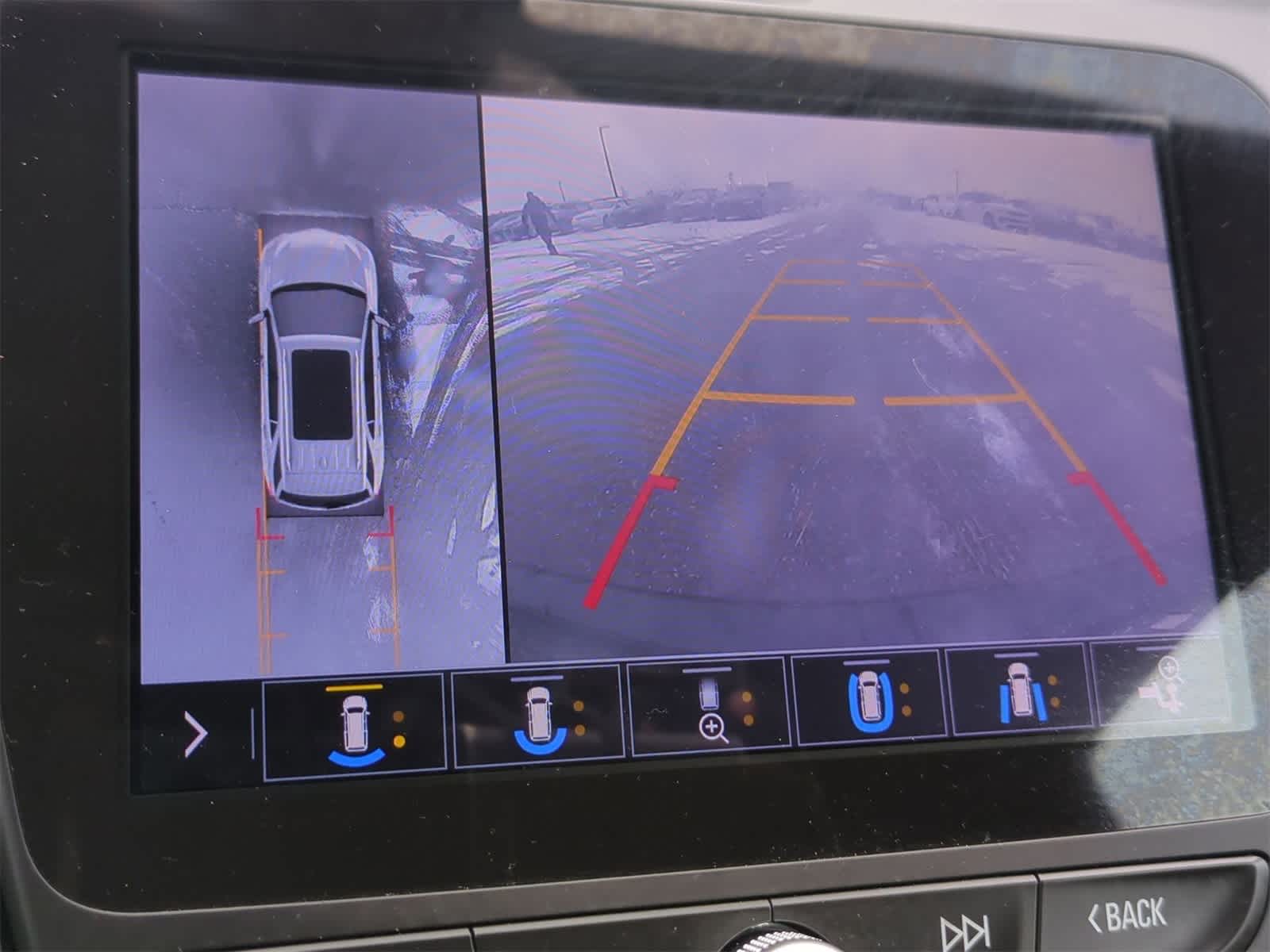 Thumbnail: 2020 Chevrolet Equinox - 30