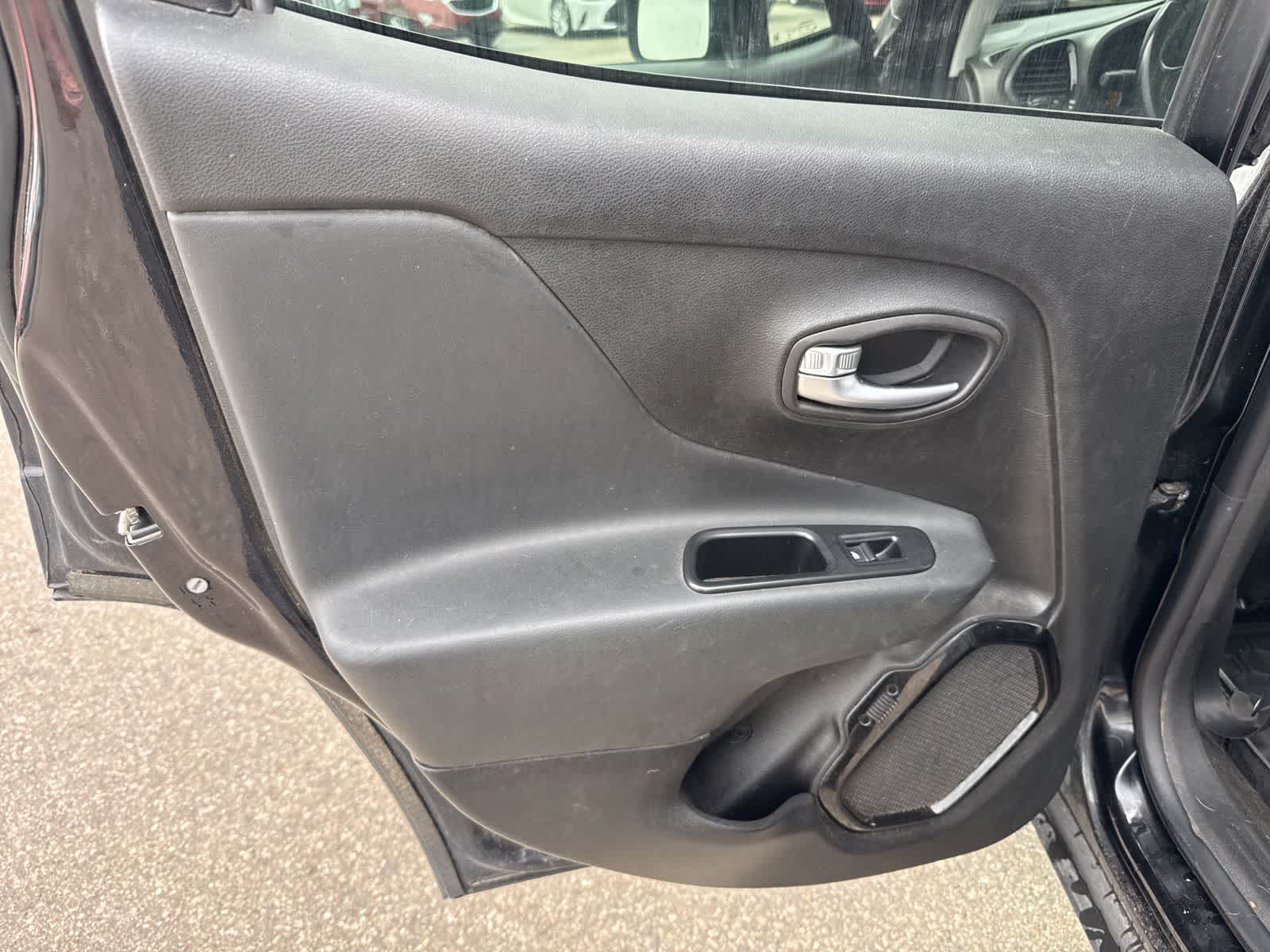 Thumbnail: 2017 Jeep Renegade - 18