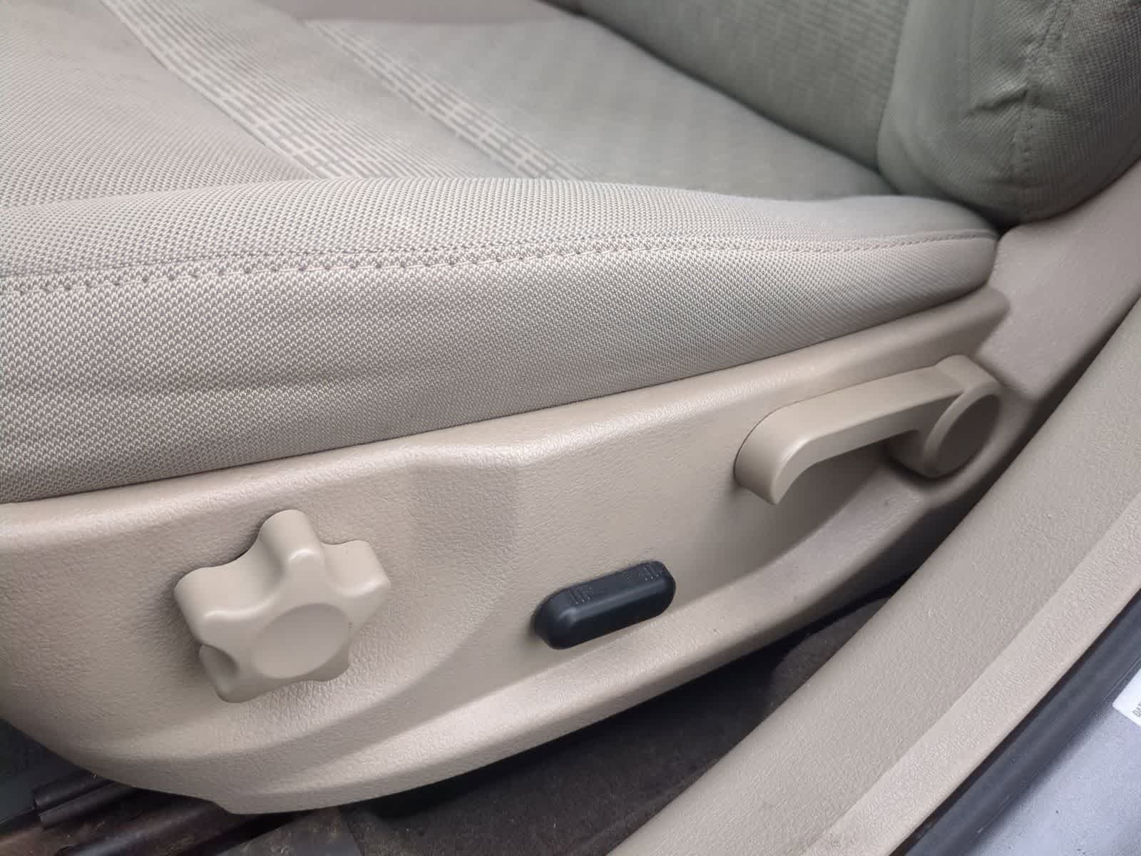 Thumbnail: 2010 Ford Fusion - 16