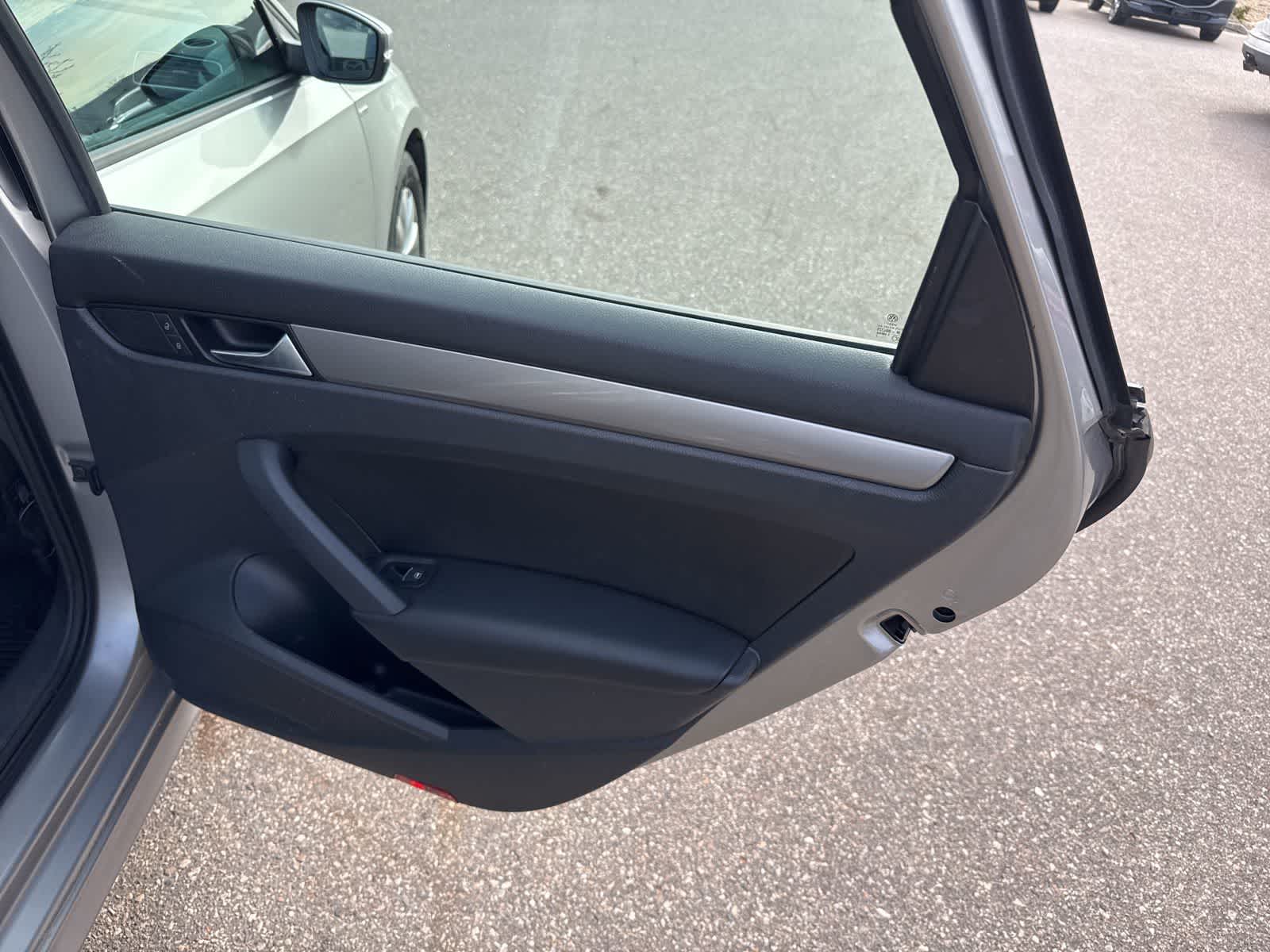 Thumbnail: 2013 Volkswagen Passat - 25