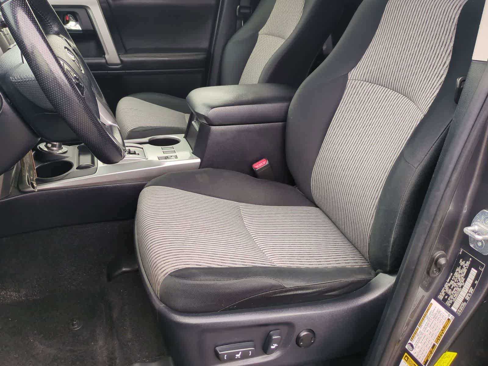 Thumbnail: 2014 Toyota 4Runner - 15