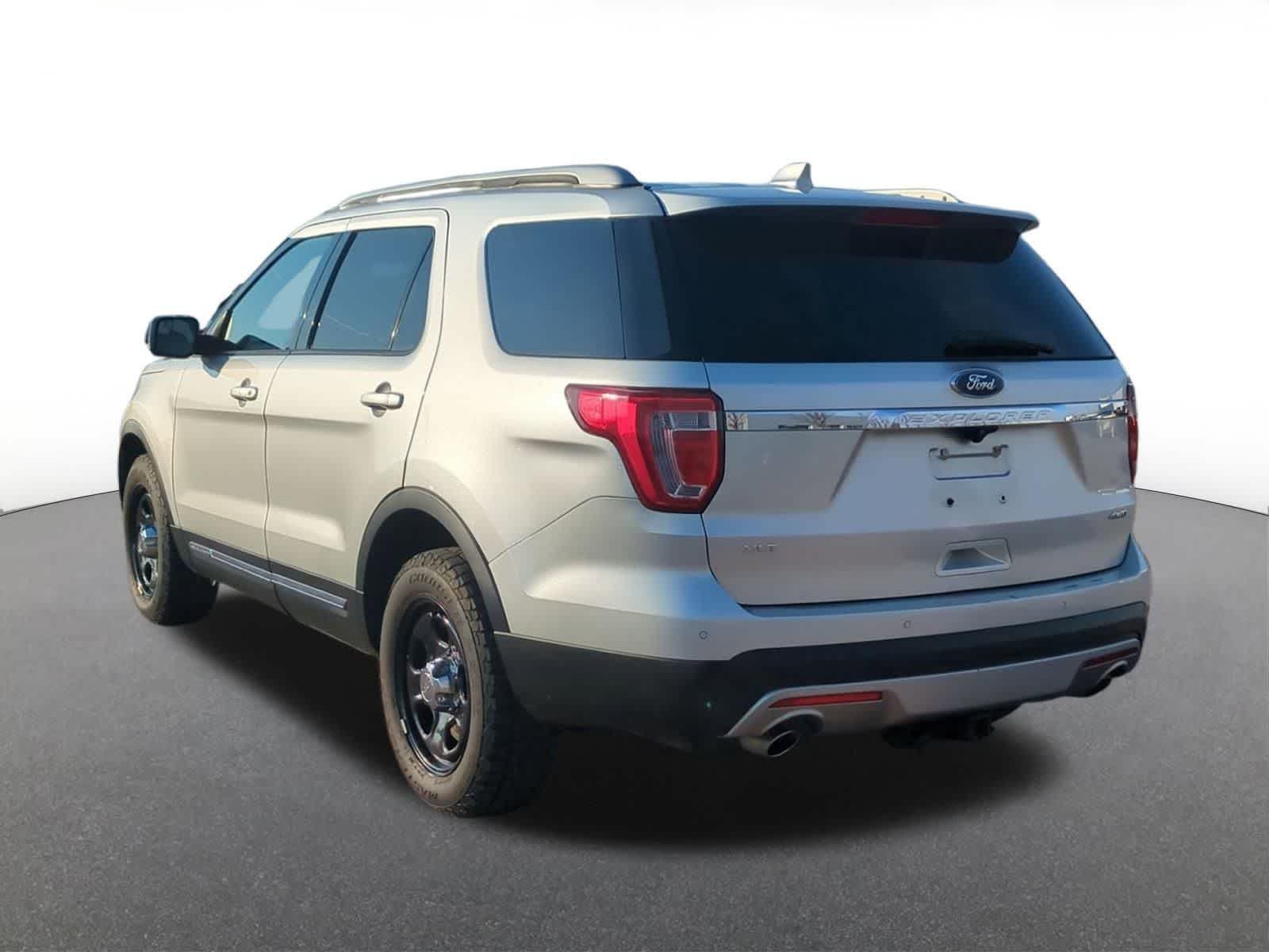 Thumbnail: 2016 Ford Explorer - 4