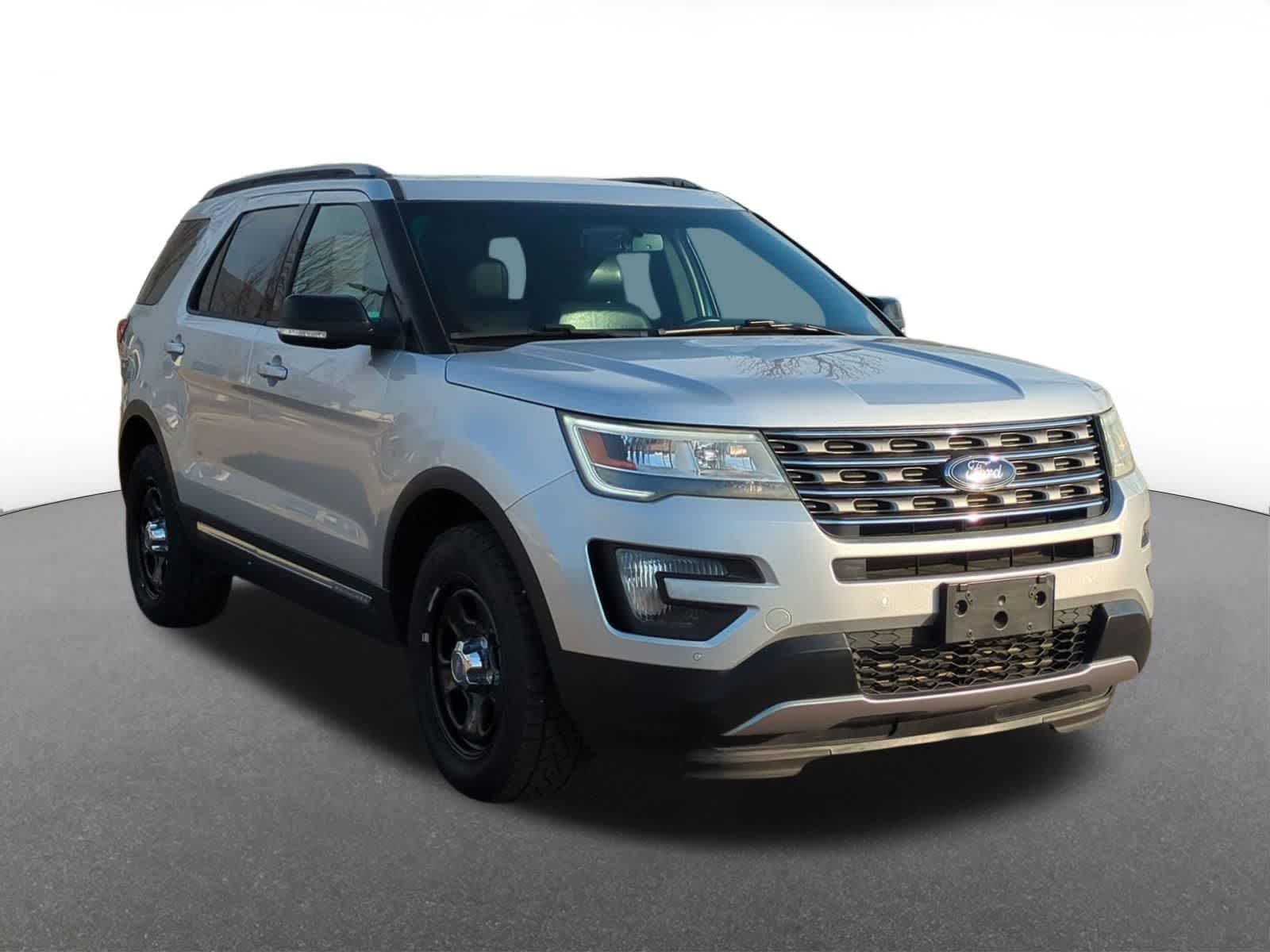 Thumbnail: 2016 Ford Explorer - 8