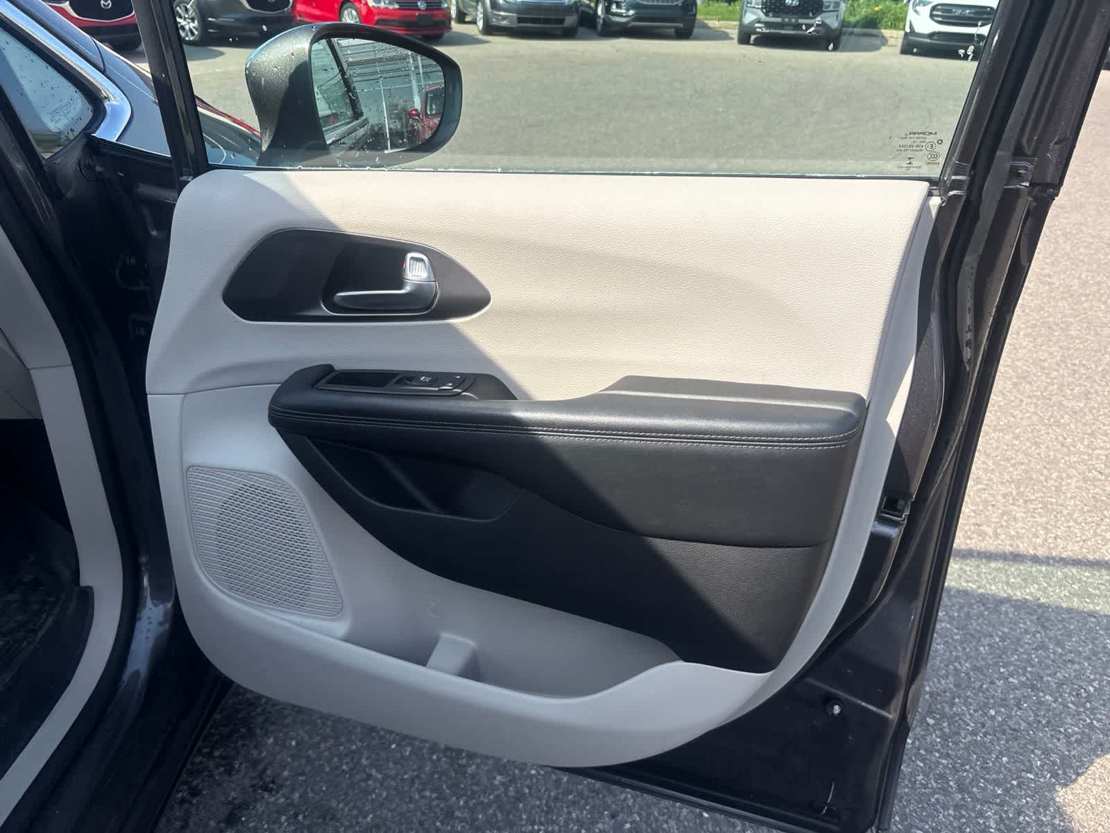 Thumbnail: 2019 Chrysler Pacifica - 26
