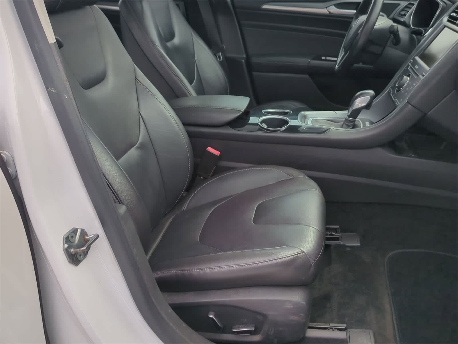 Thumbnail: 2013 Ford Fusion - 22