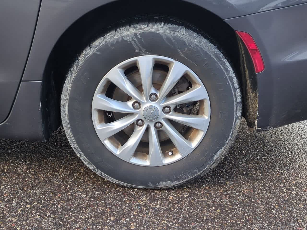 Thumbnail: 2017 Chrysler Pacifica - 13