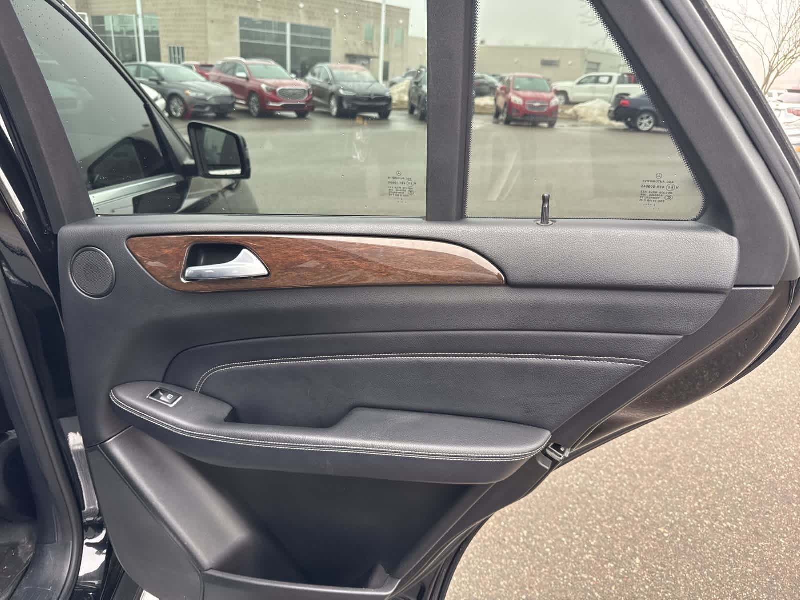 Thumbnail: 2013 Mercedes-Benz M-Class - 21