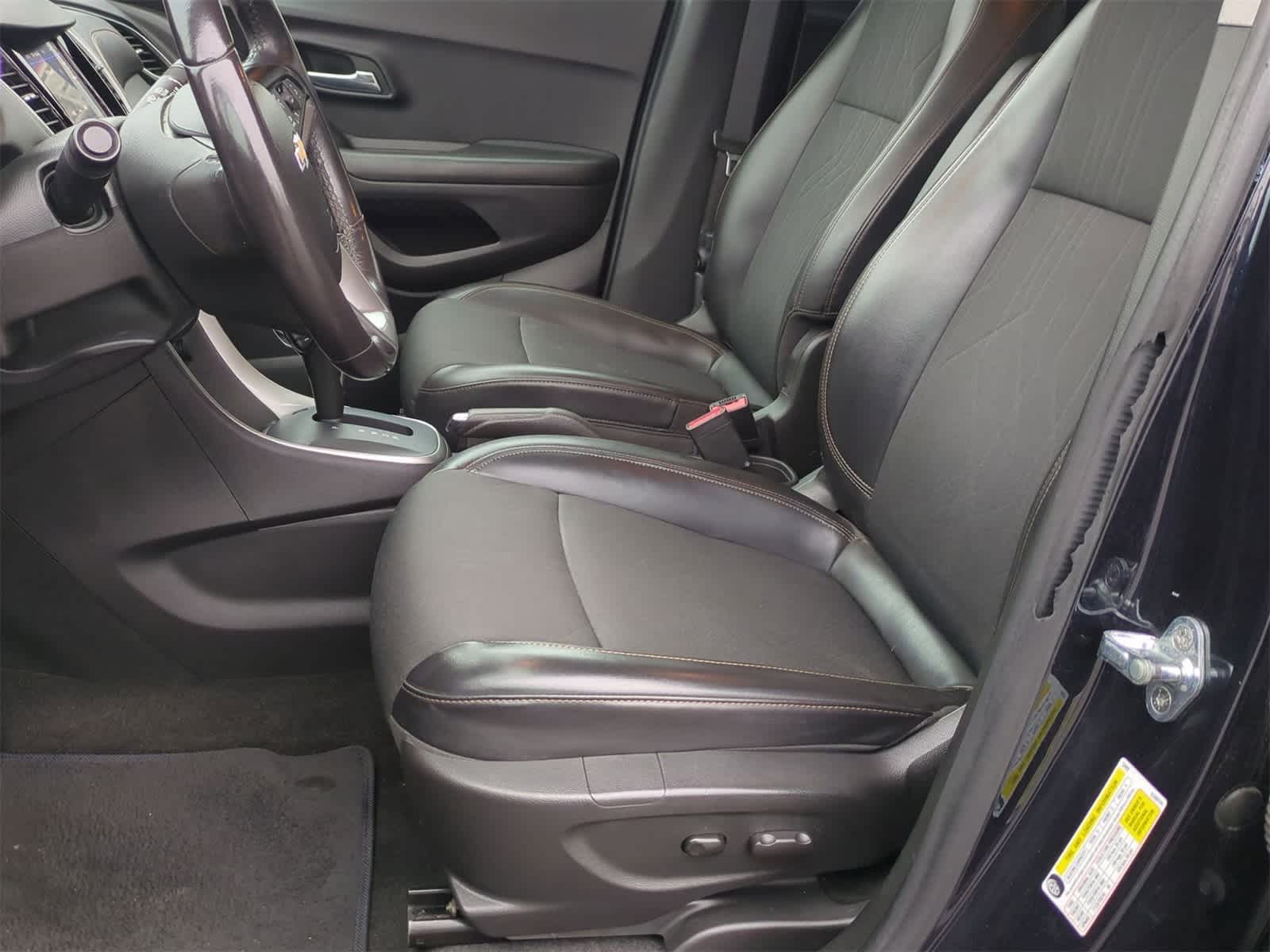 Thumbnail: 2022 Chevrolet Trax - 15