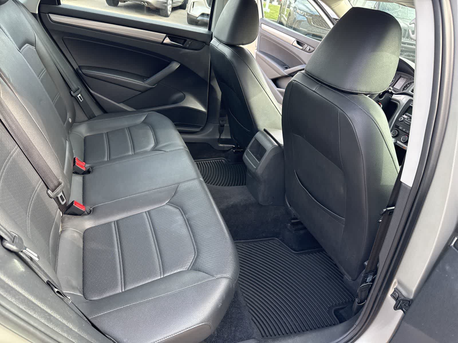 Thumbnail: 2013 Volkswagen Passat - 24