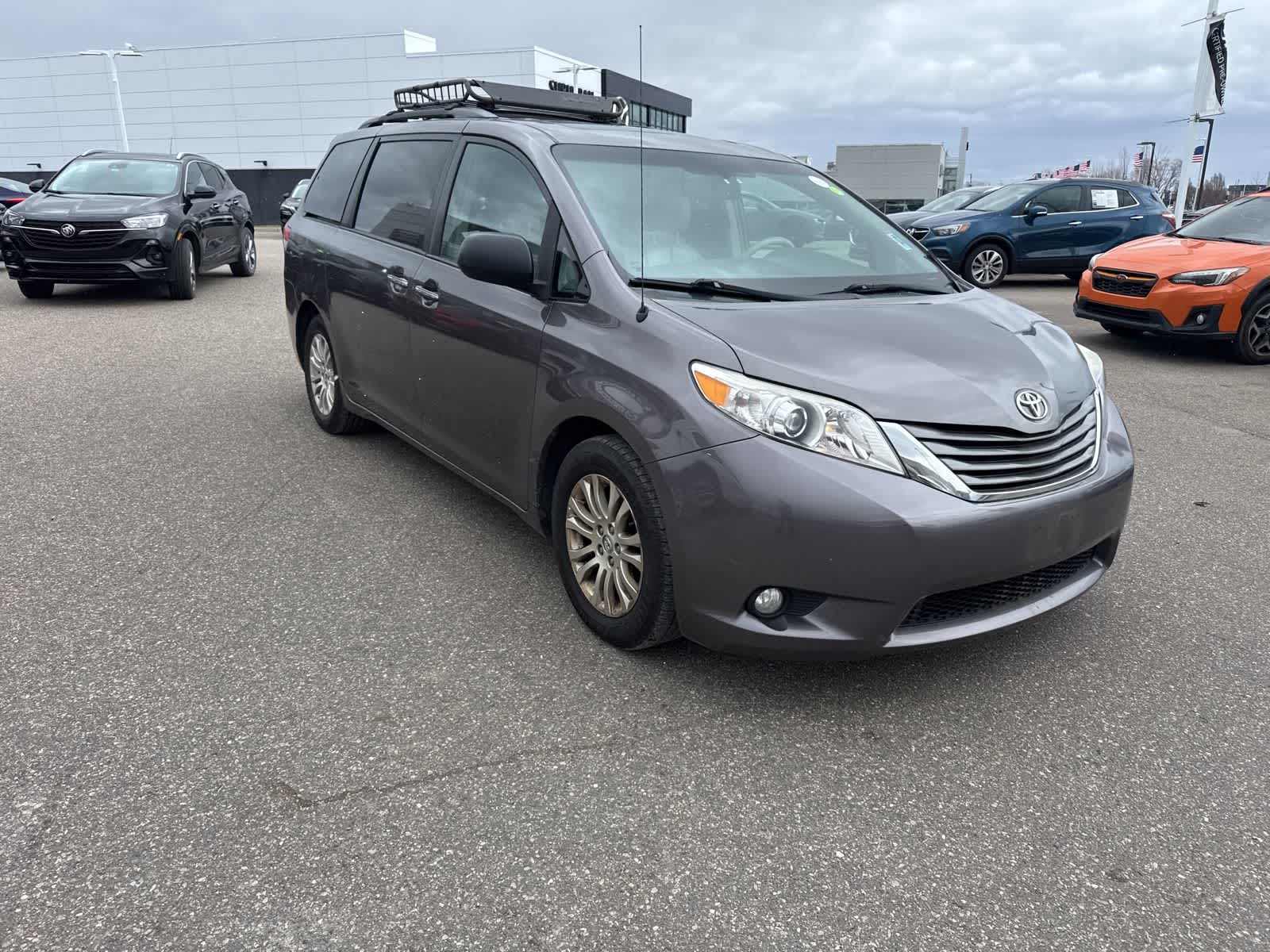 Thumbnail: 2013 Toyota Sienna - 3