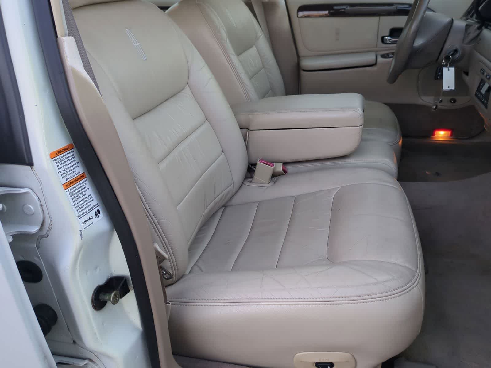 Thumbnail: 2000 Lincoln Town Car - 21