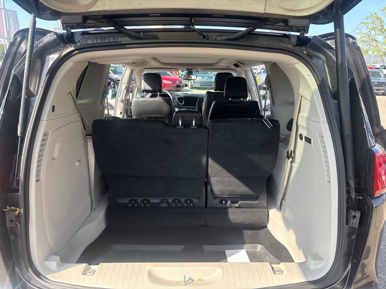 Thumbnail: 2019 Chrysler Pacifica - 21