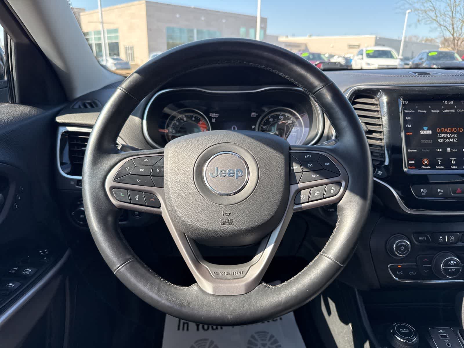 Thumbnail: 2019 Jeep Cherokee - 16