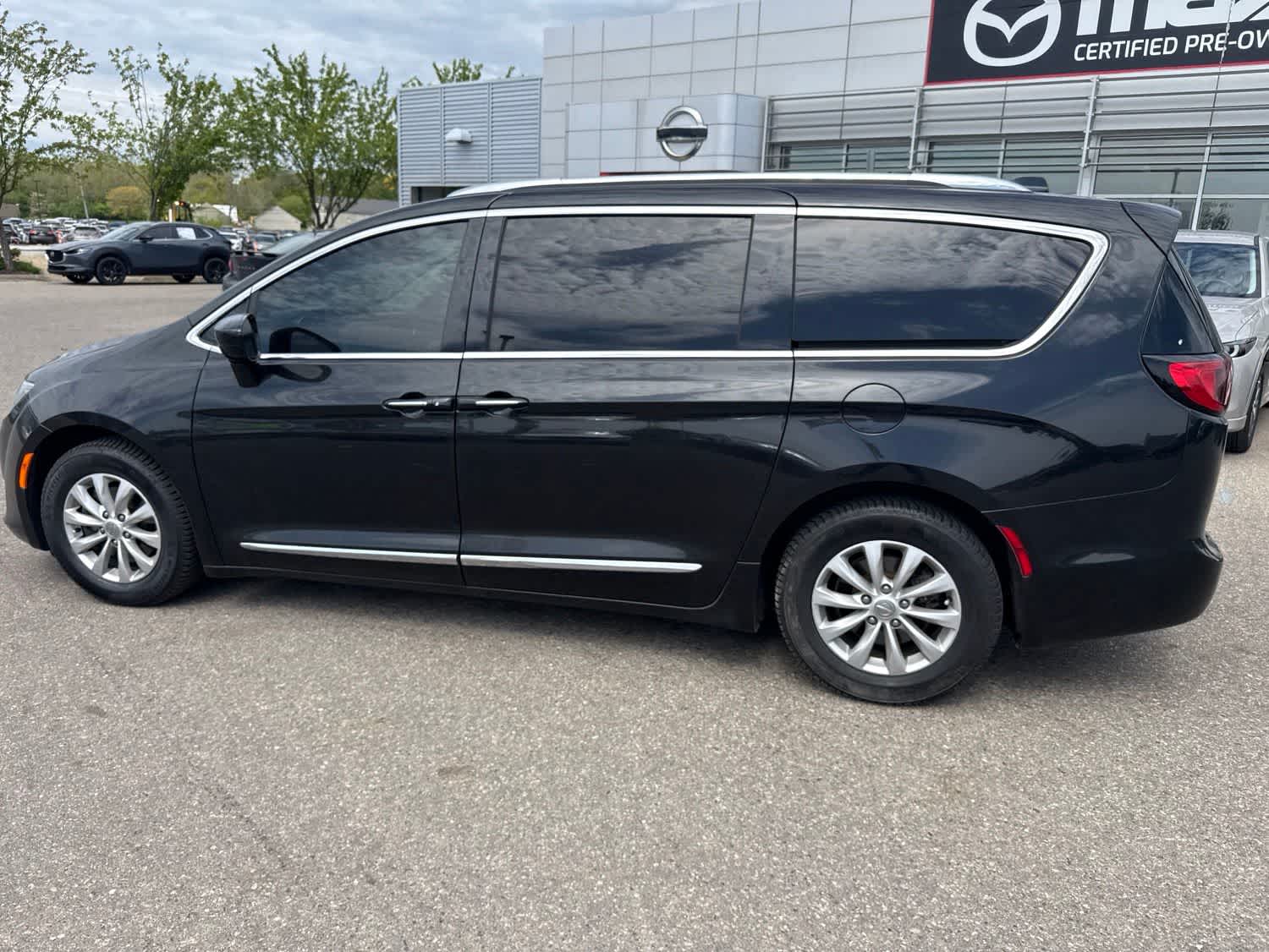 Thumbnail: 2019 Chrysler Pacifica - 8
