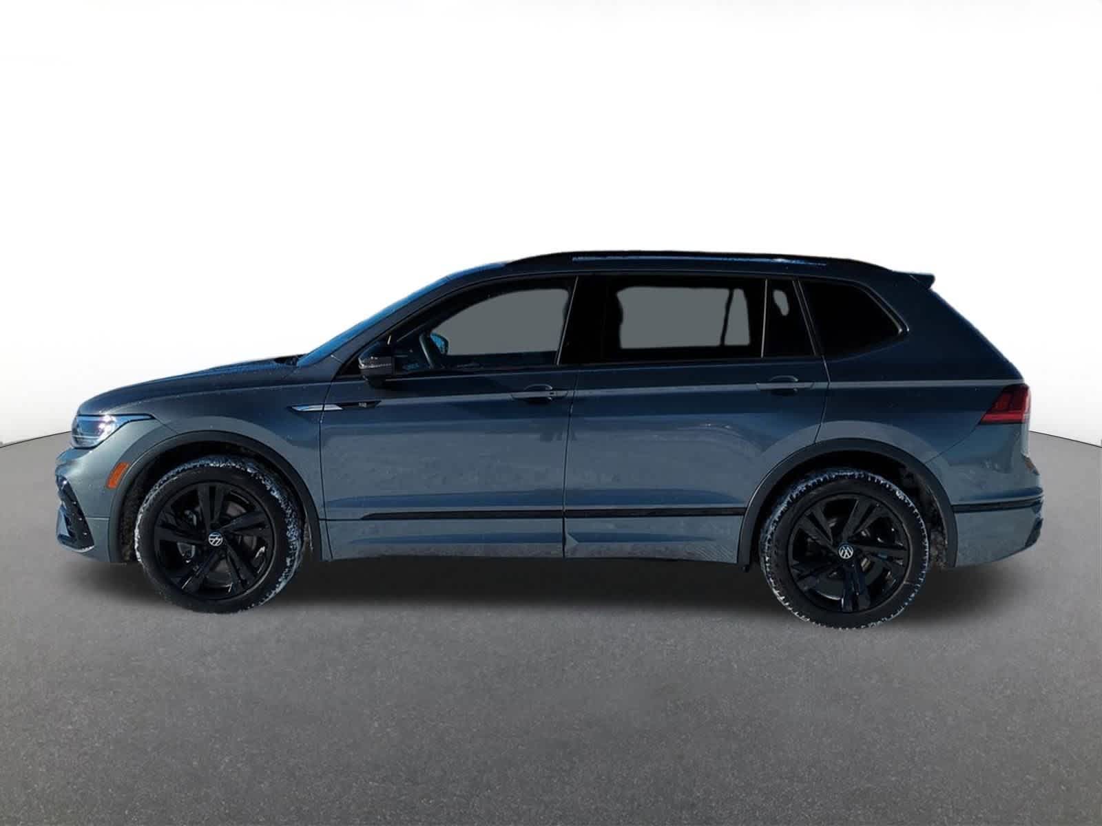 Thumbnail: 2023 Volkswagen Tiguan - 3