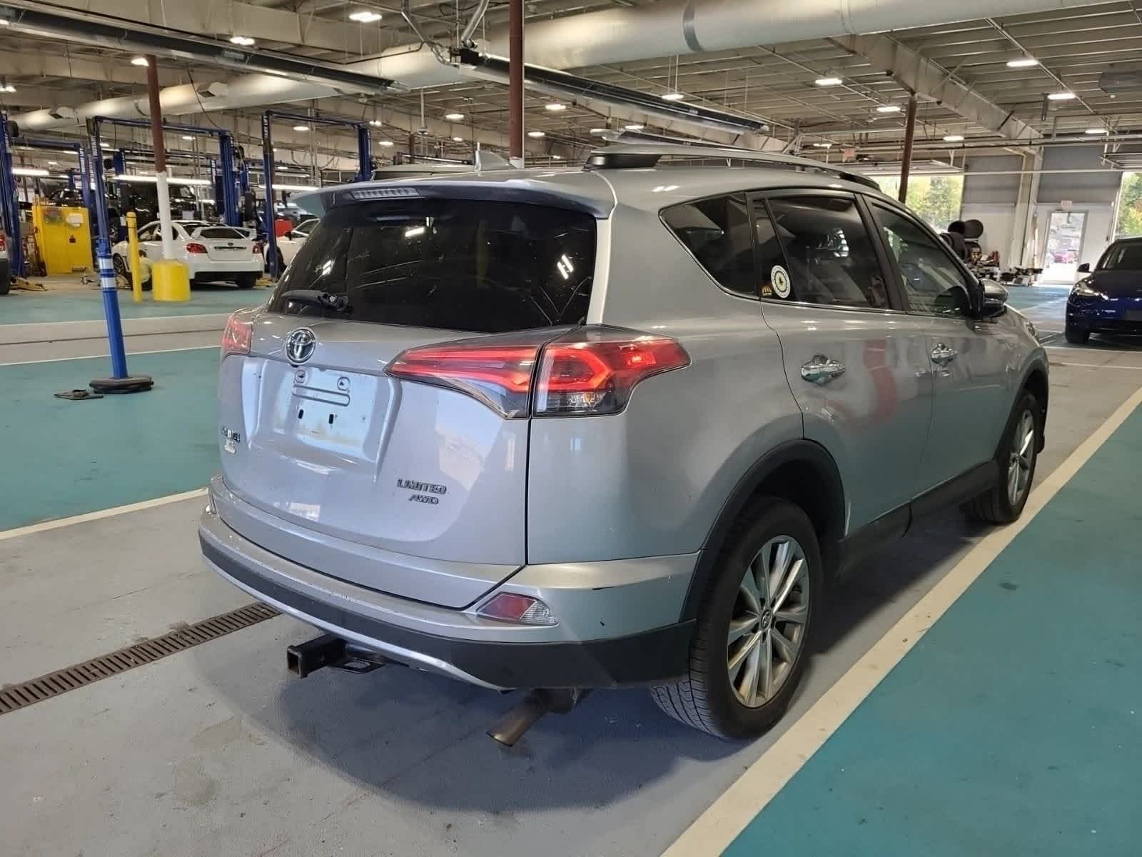 Thumbnail: 2017 Toyota RAV4 - 5