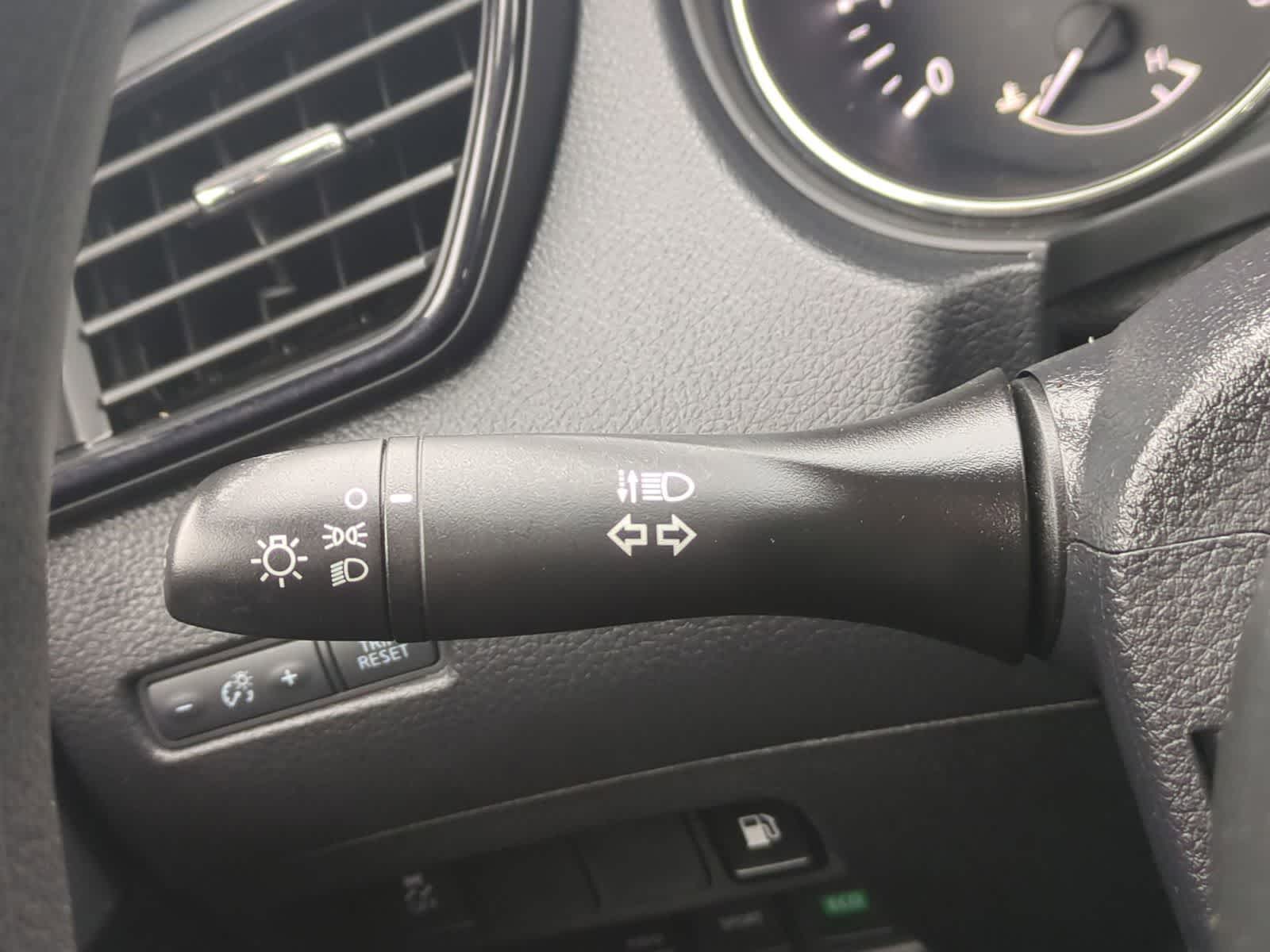 Thumbnail: 2018 Nissan Rogue - 25