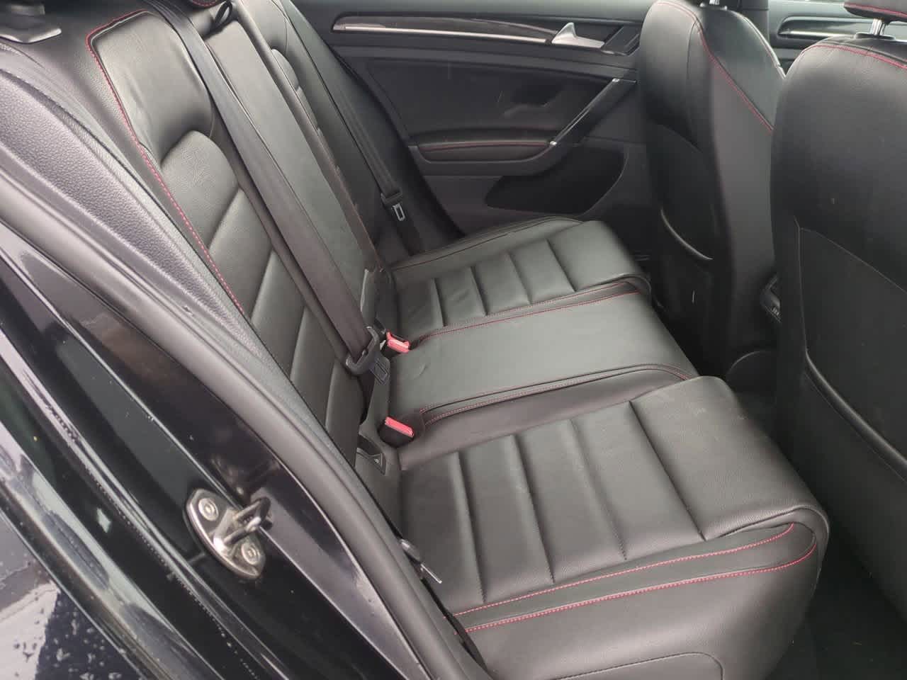 Thumbnail: 2016 Volkswagen Golf - 20