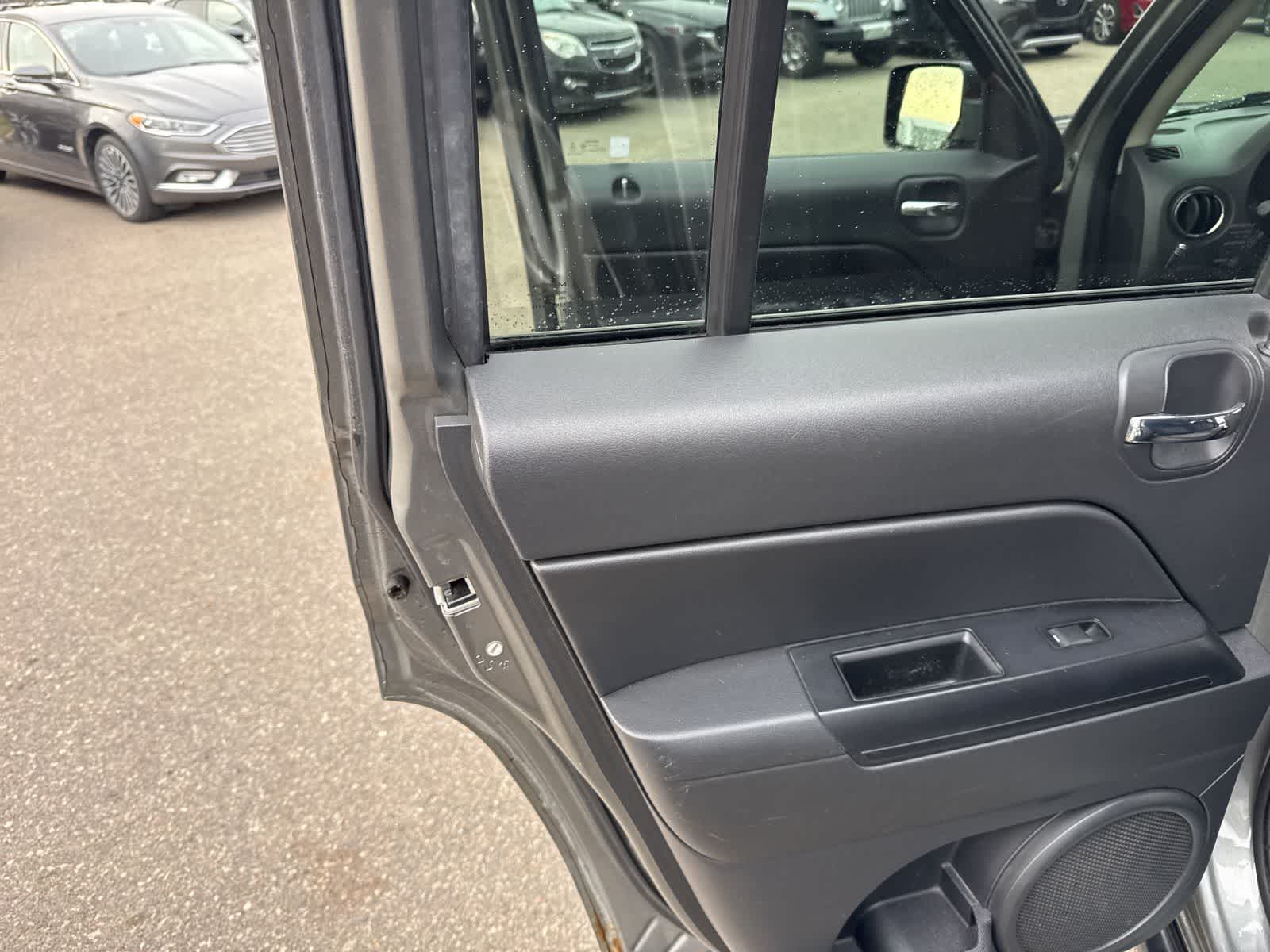 Thumbnail: 2014 Jeep Patriot - 17