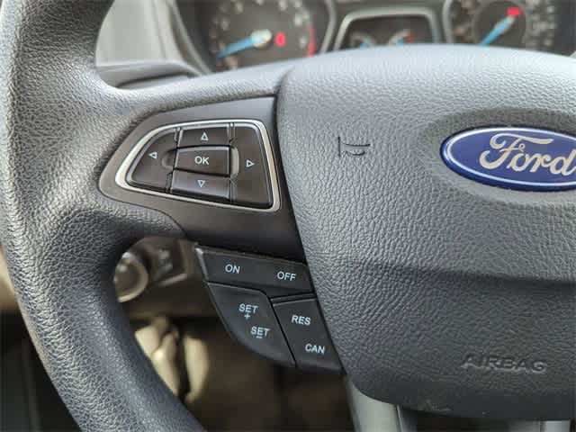 2017 Ford Focus SE 21