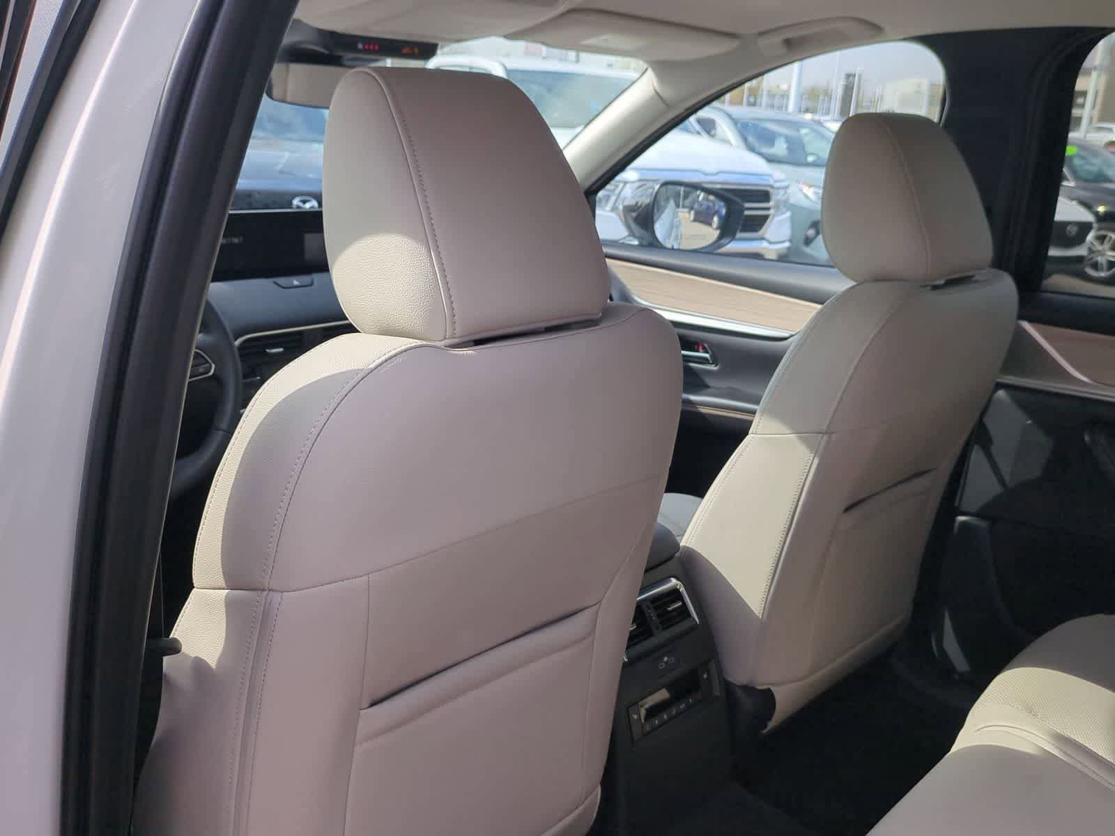 Thumbnail: 2026 Mazda CX-70 - 17