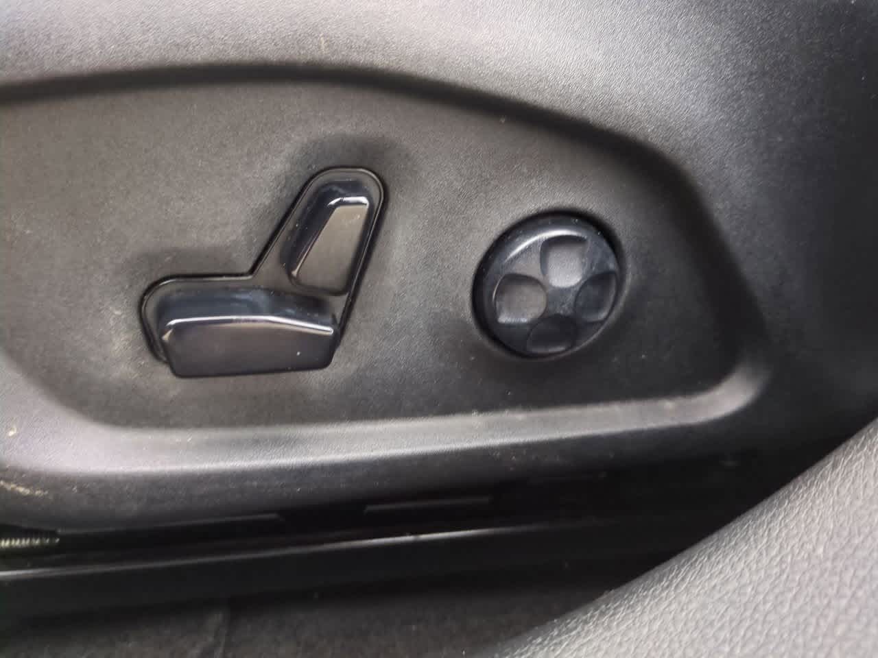 Thumbnail: 2020 Jeep Compass - 16