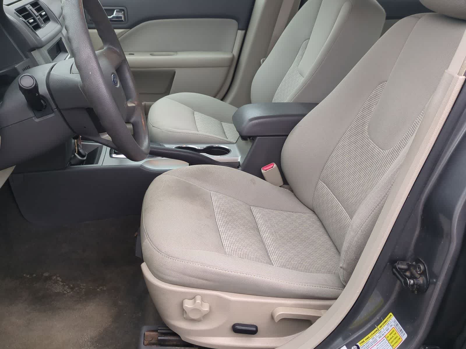 Thumbnail: 2010 Ford Fusion - 15