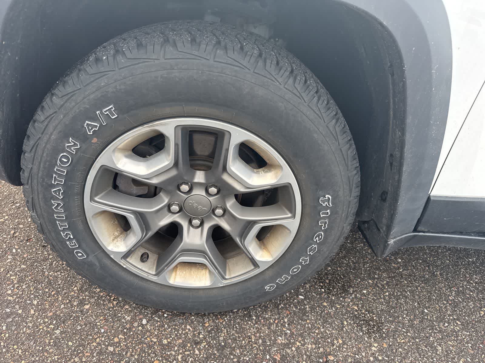 Thumbnail: 2019 Jeep Cherokee - 8