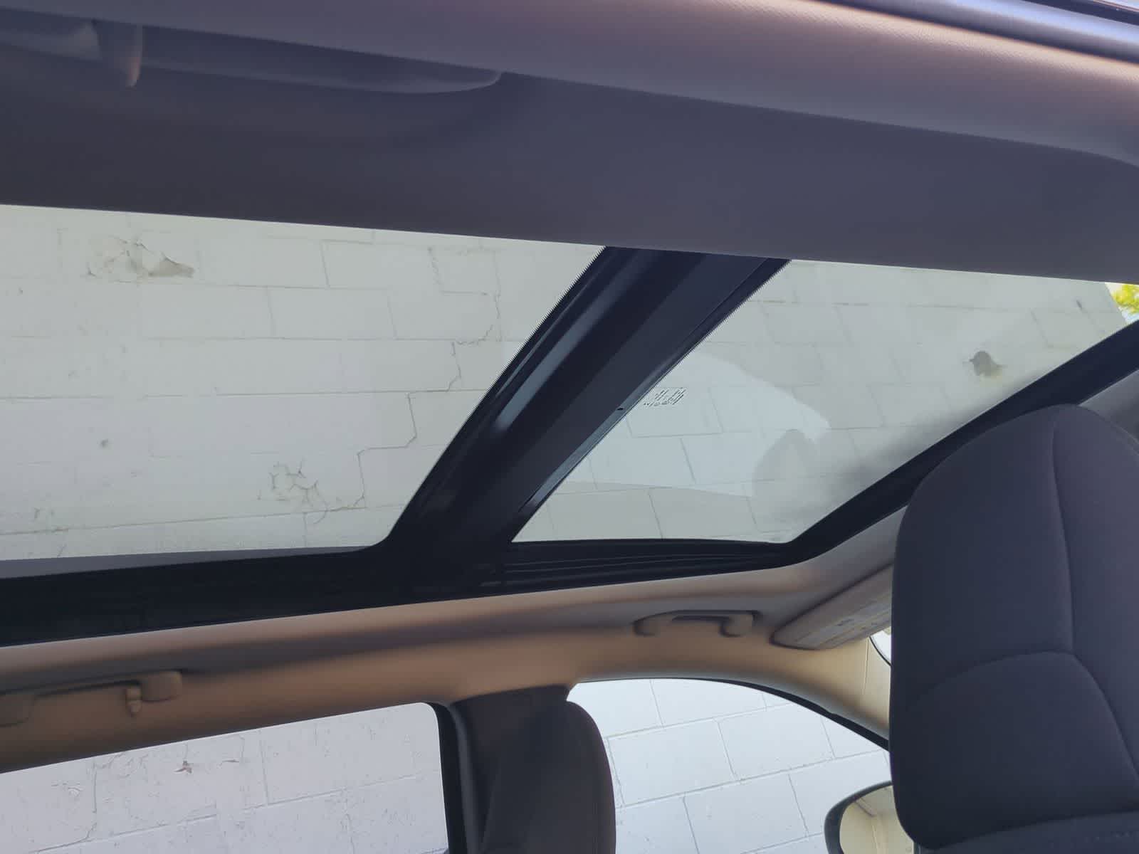 Thumbnail: 2016 Jeep Cherokee - 21