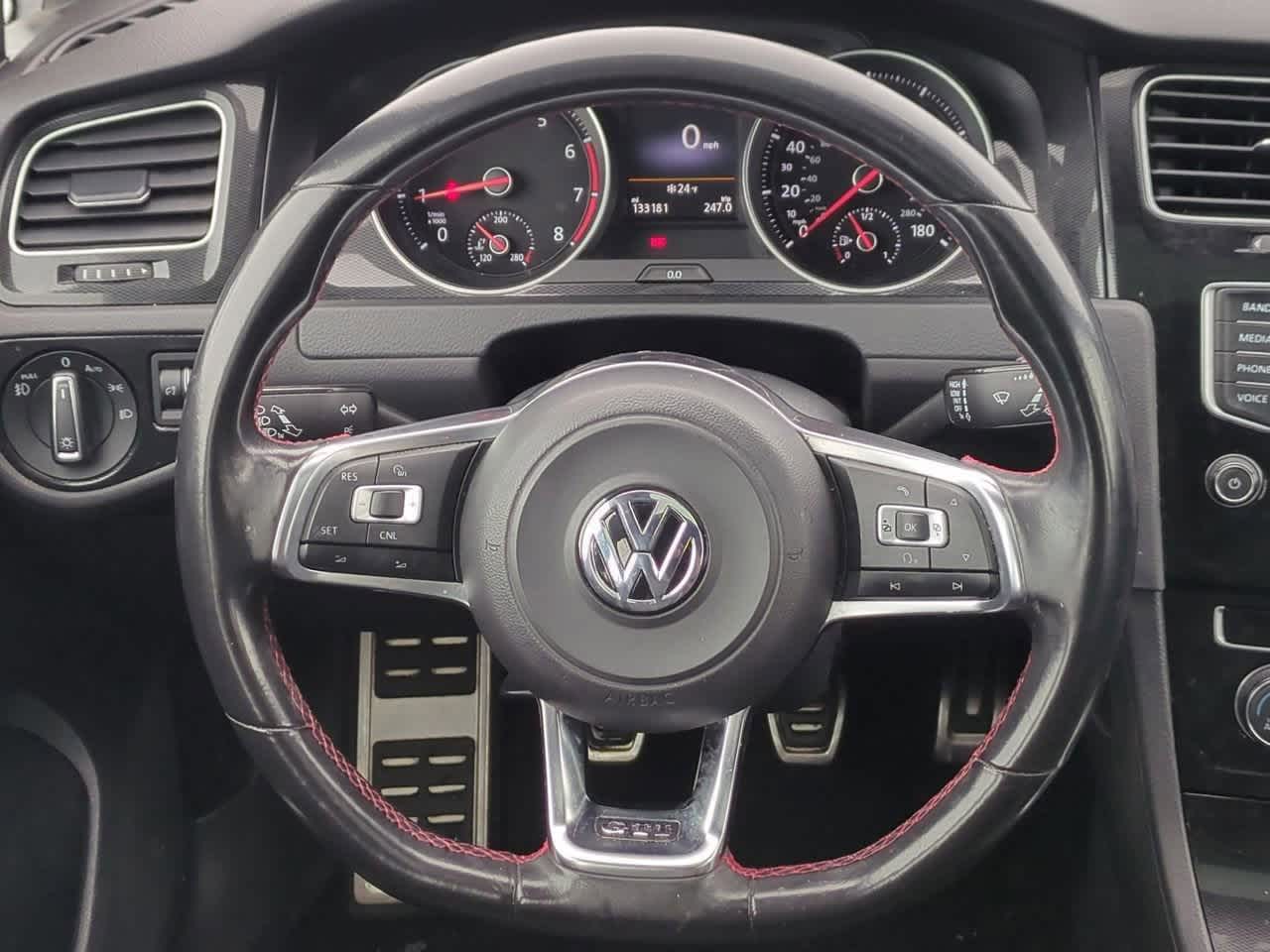 Thumbnail: 2016 Volkswagen Golf - 23